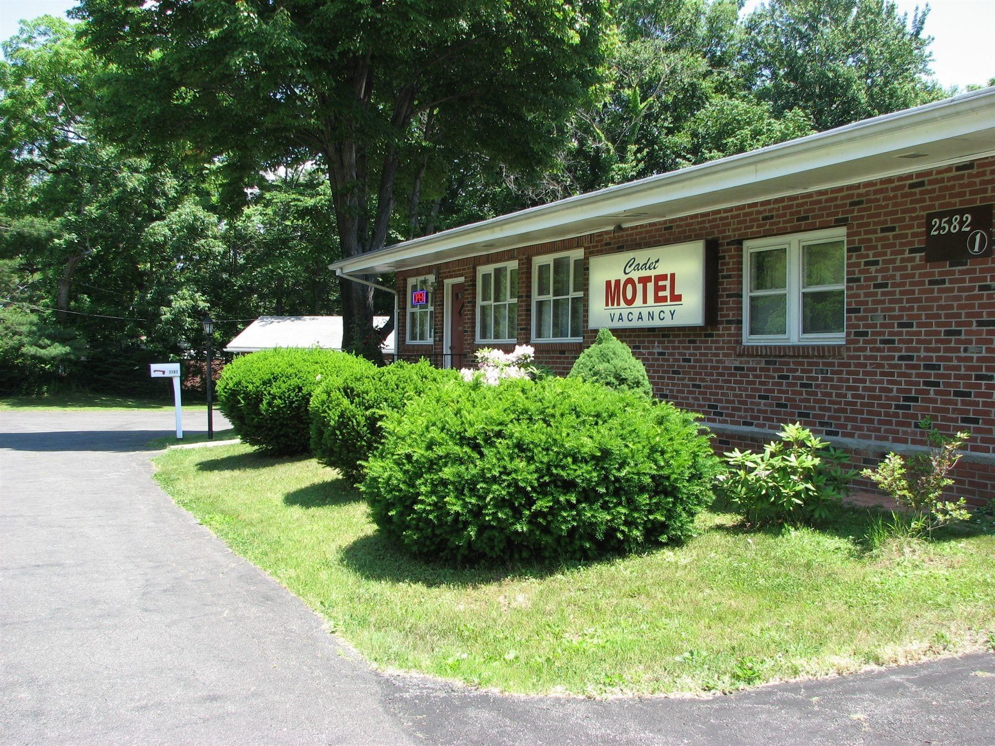 Vista Exterior Cadet Motel