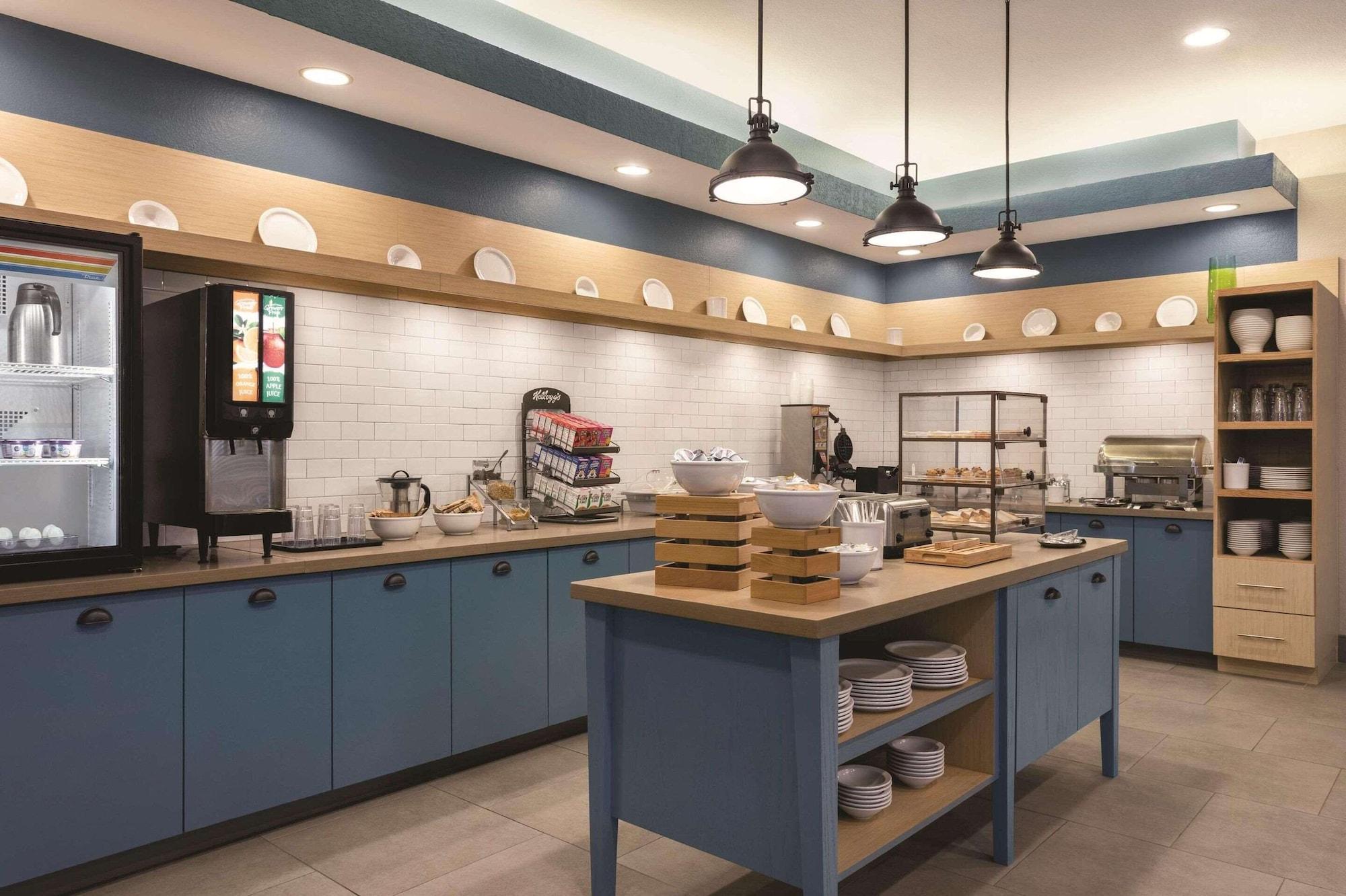 Restaurant Country Inn & Suites by Radisson, Byram/Jackson South, MS