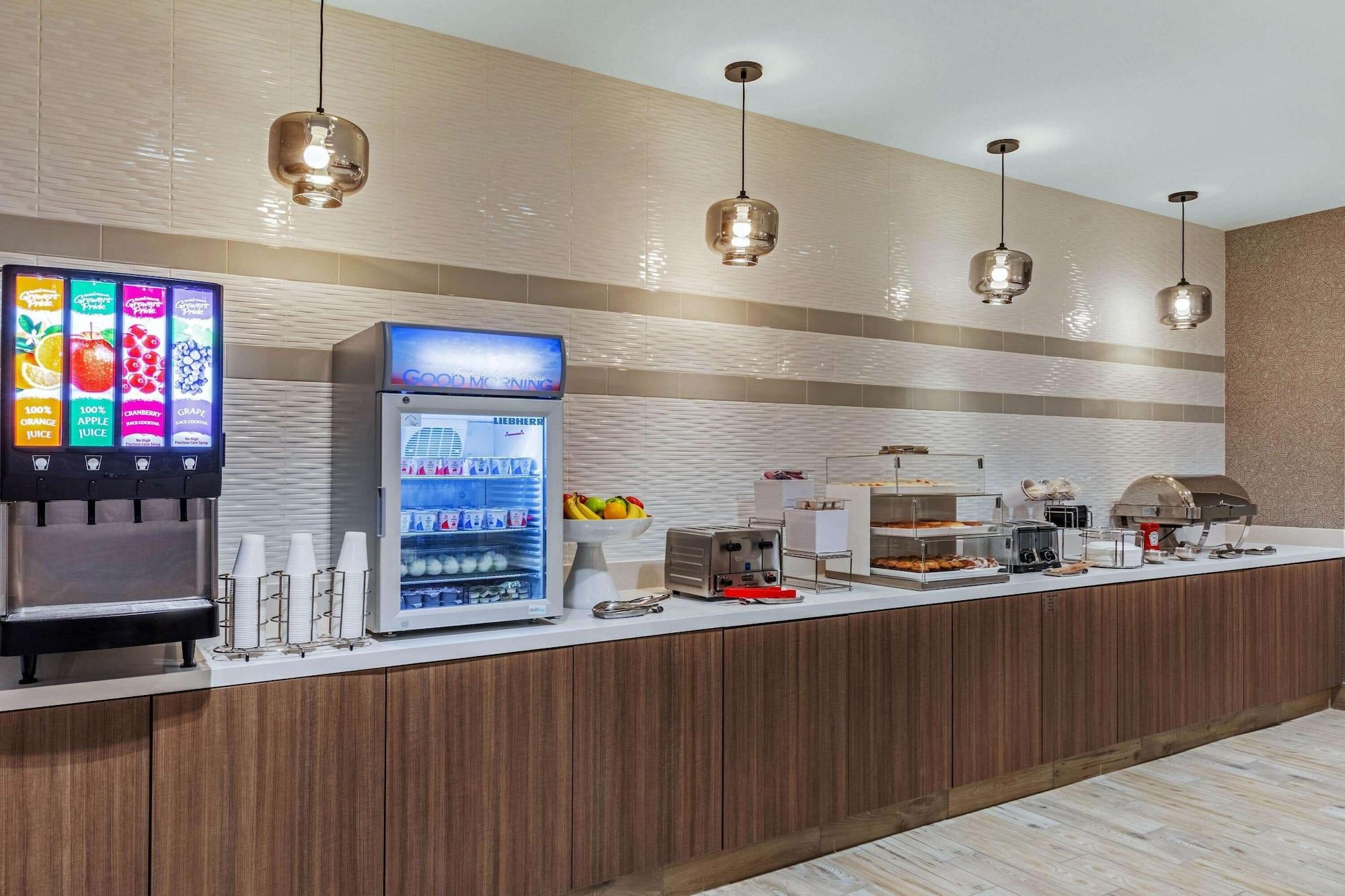 Restaurant La Quinta Inn & Suites by Wyndham Kansas City Beacon Hill
