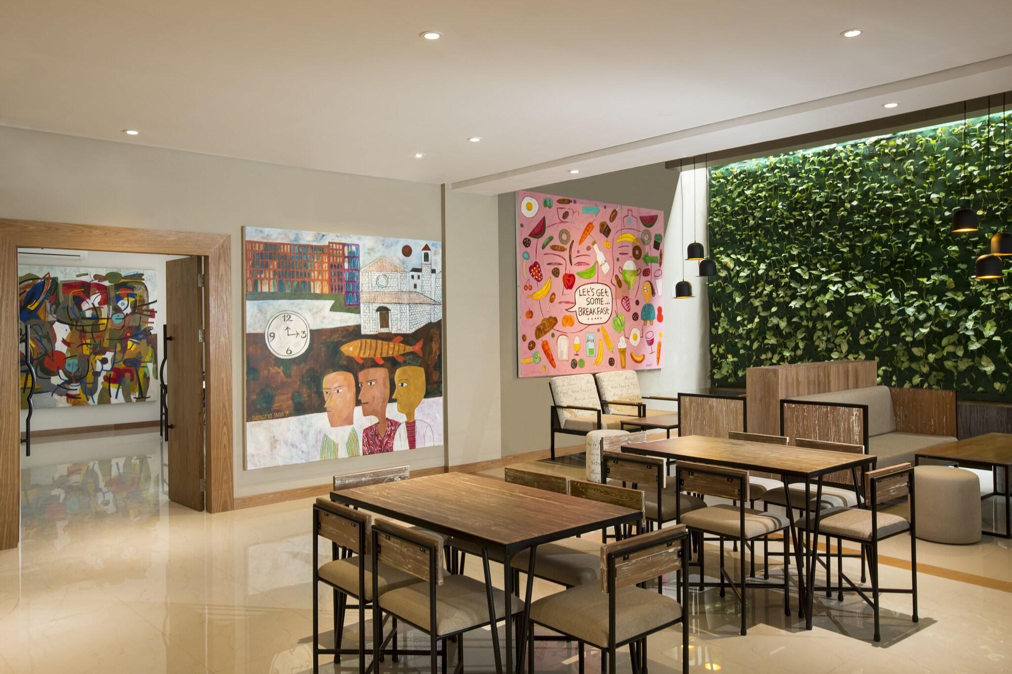 Restaurant Yellow Star Ambarukmo Hotel