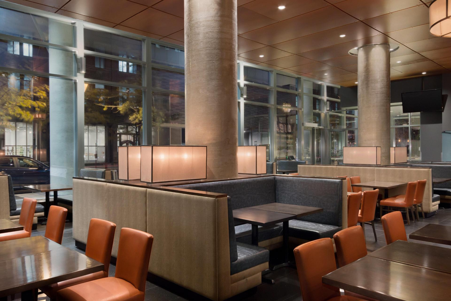 Restaurant Embassy Suites Montréal by Hilton