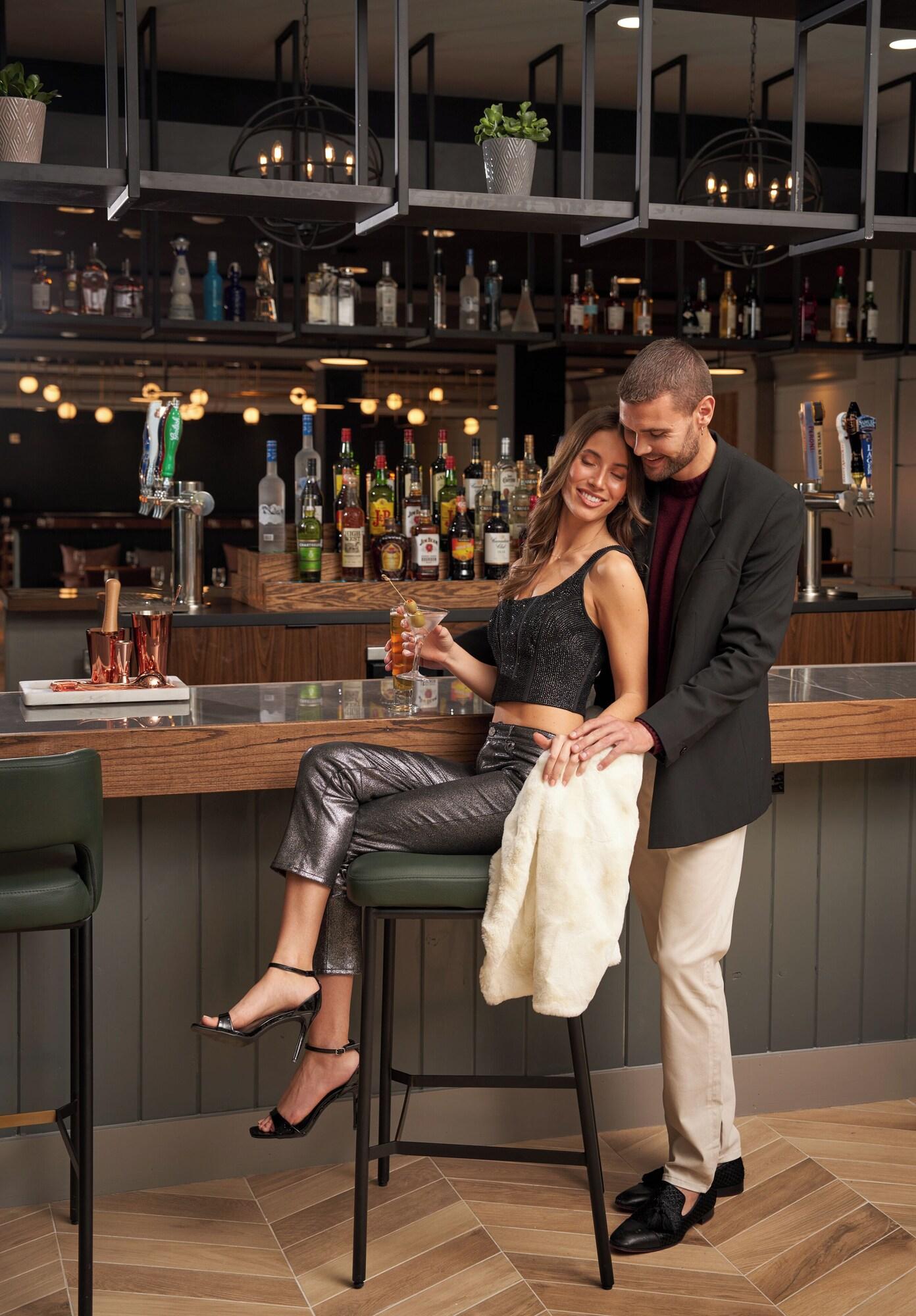 Bar/Salón The Chifley Houston, Tapestry Collection by Hilton