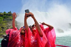 Actividad - Desde Niágara: Recorrido a pie por las cataratas del Niágara con crucero en barco