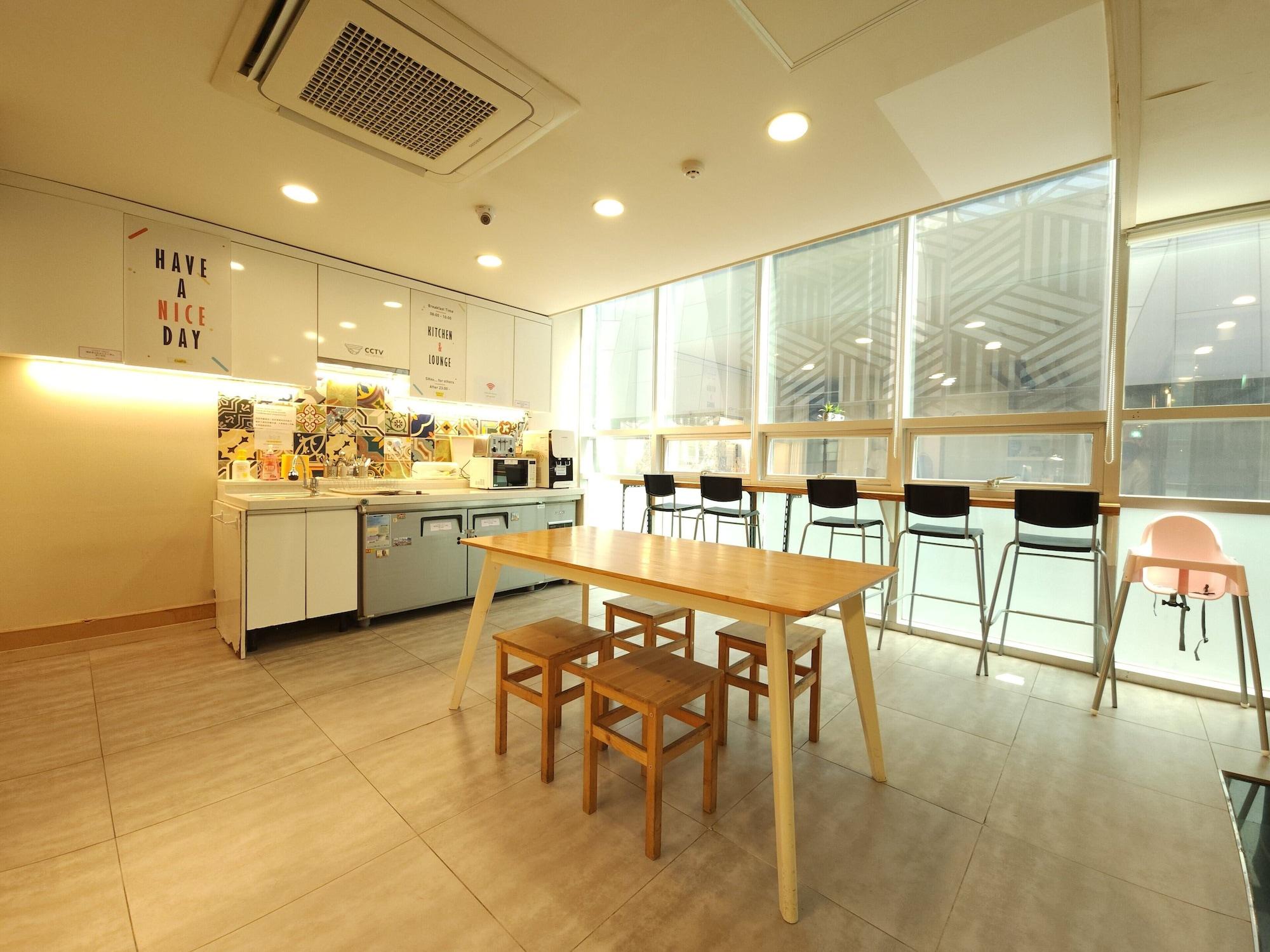 Bar/Salón OYO Hostel Myeongdong 1