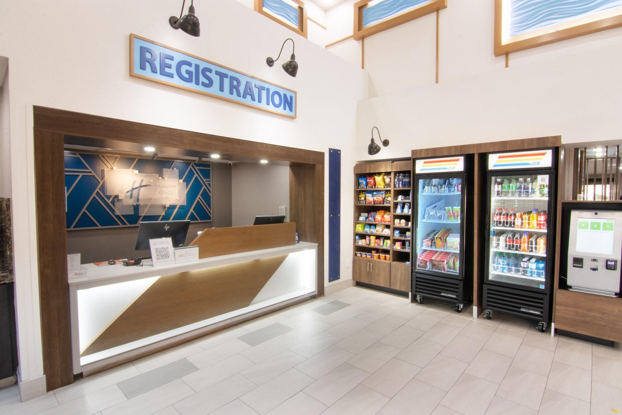 Vista Lobby Holiday Inn Express & Suites Ft. Lauderdale Airport West by IHG