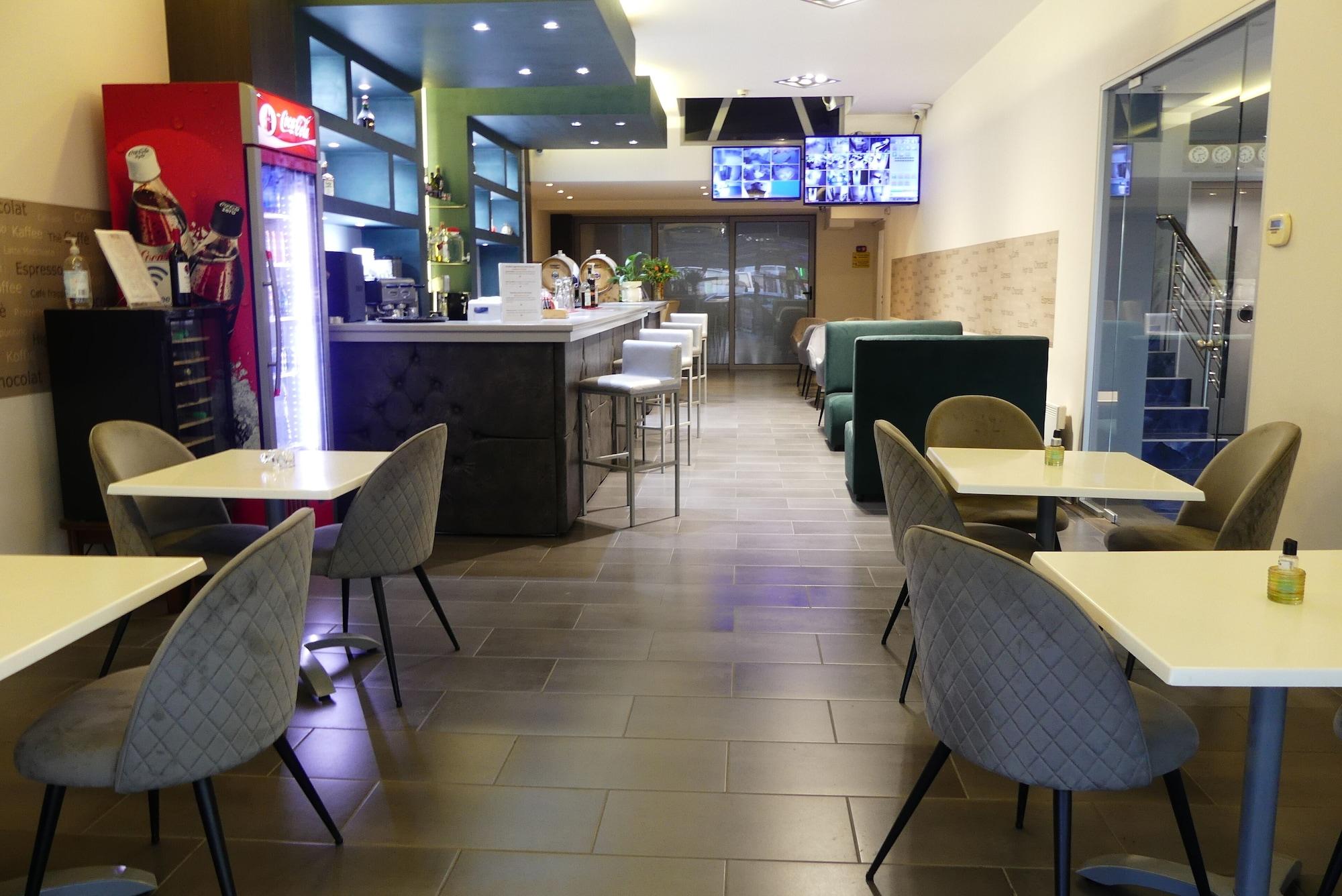 Bar/Salón City Life Port Hotel