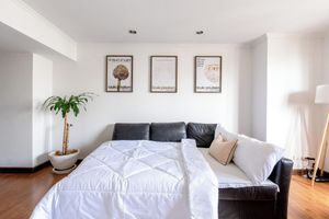 Alquiler Vacacional - Charming 1BR suite near malls, parks, and metro in vibrant Bangkok