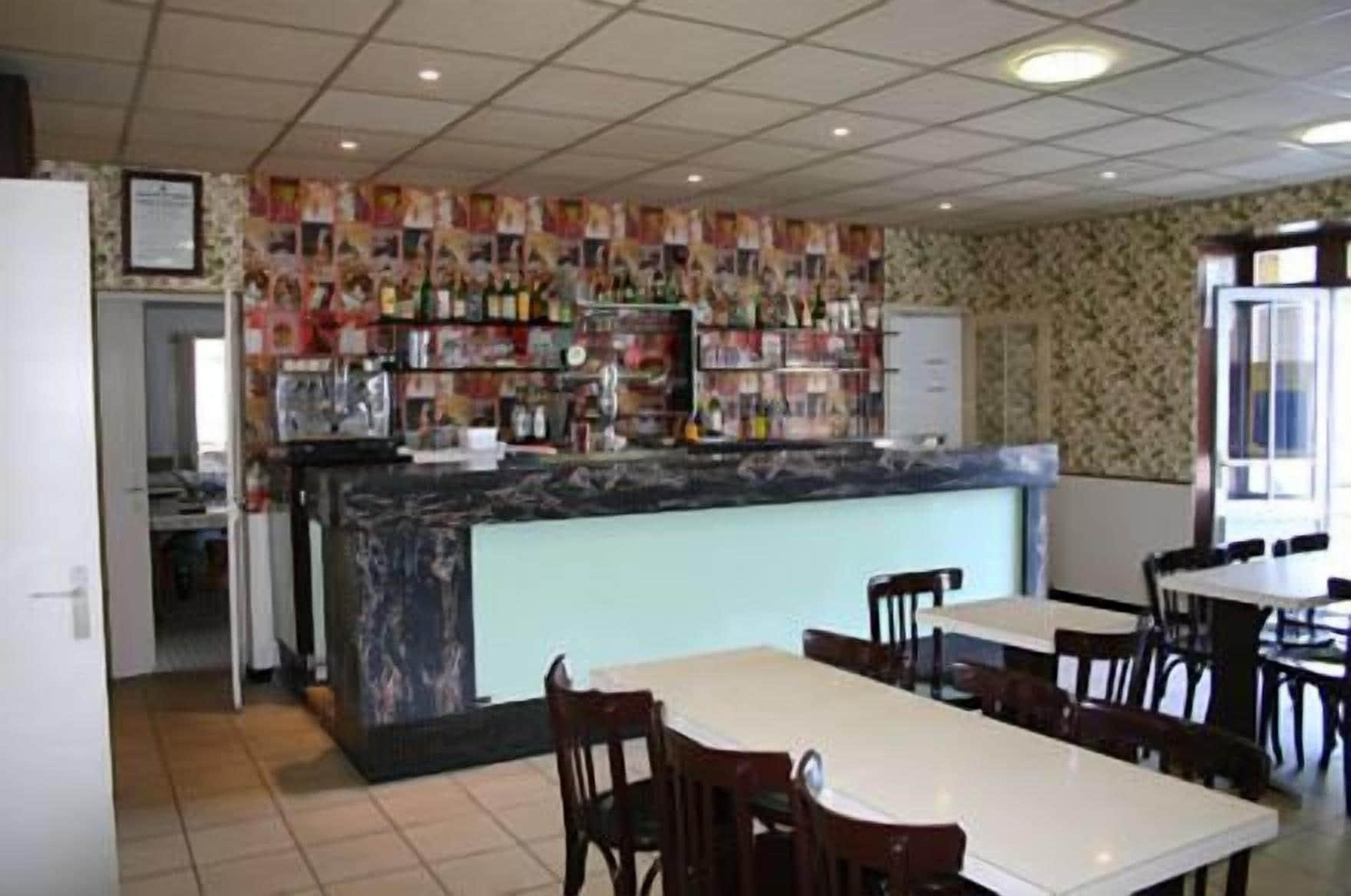 Bar/Salón Hôtel du Marché