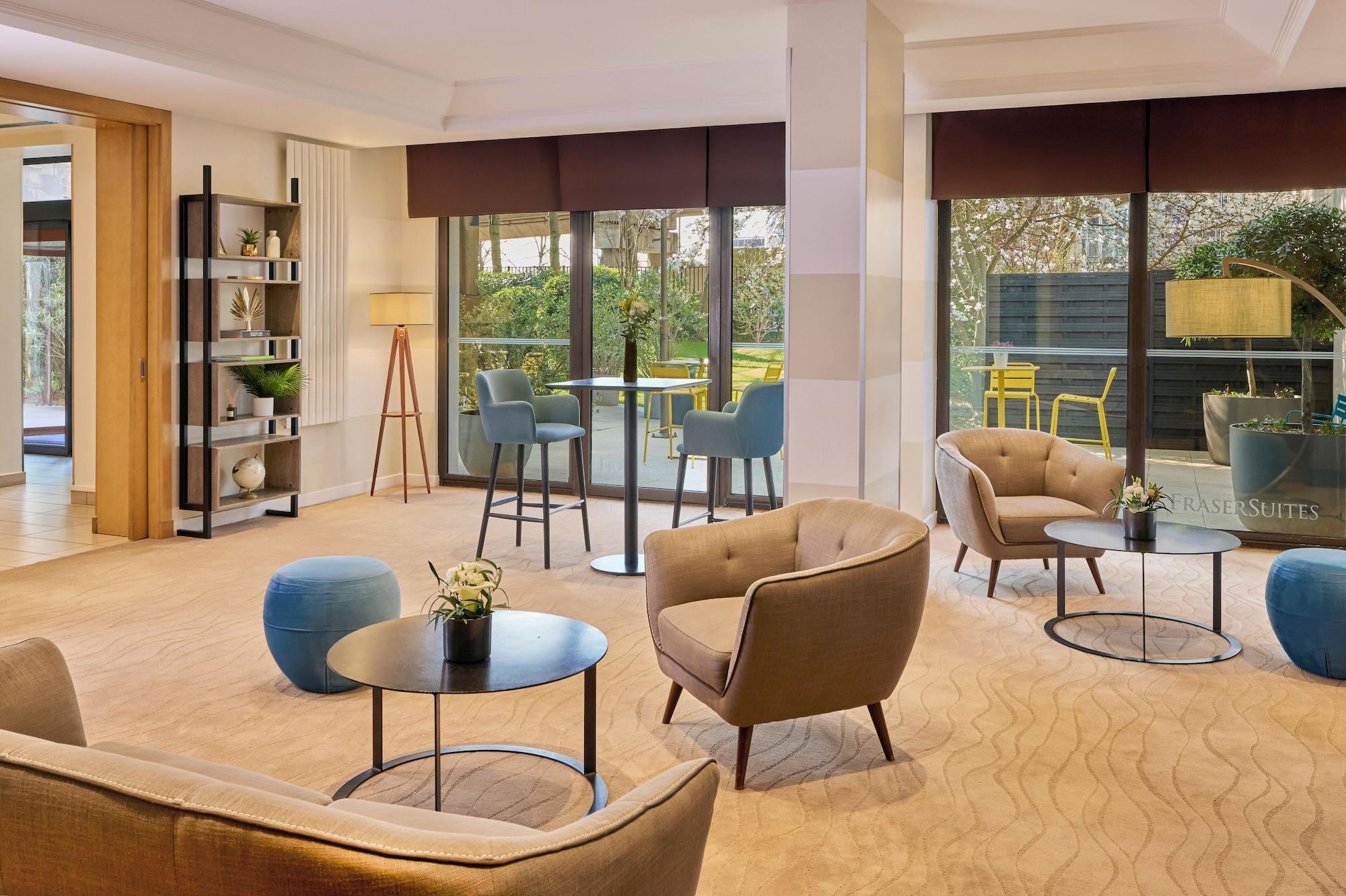 Vista Lobby Fraser Suites Harmonie Paris La Défense