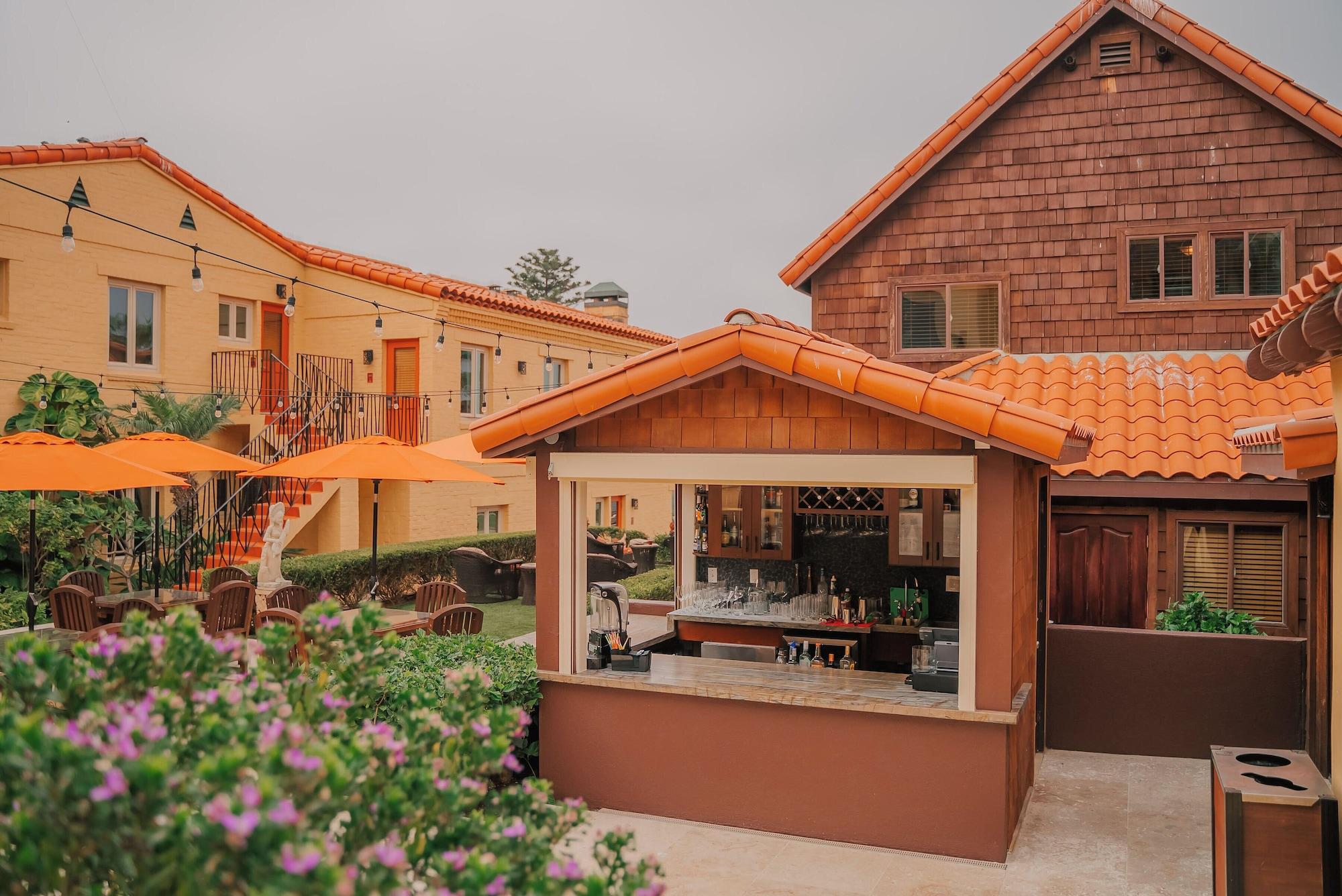 Bar/Salón Pantai Inn