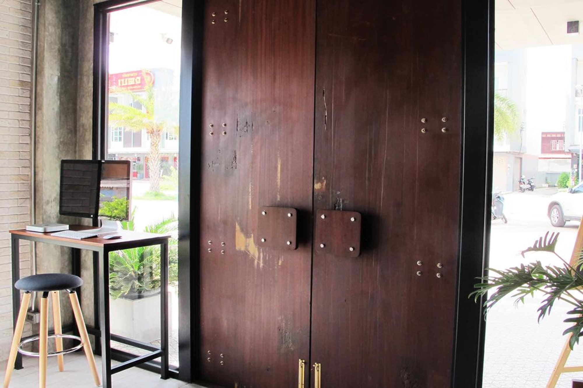 Vista Lobby The Plug Hotel