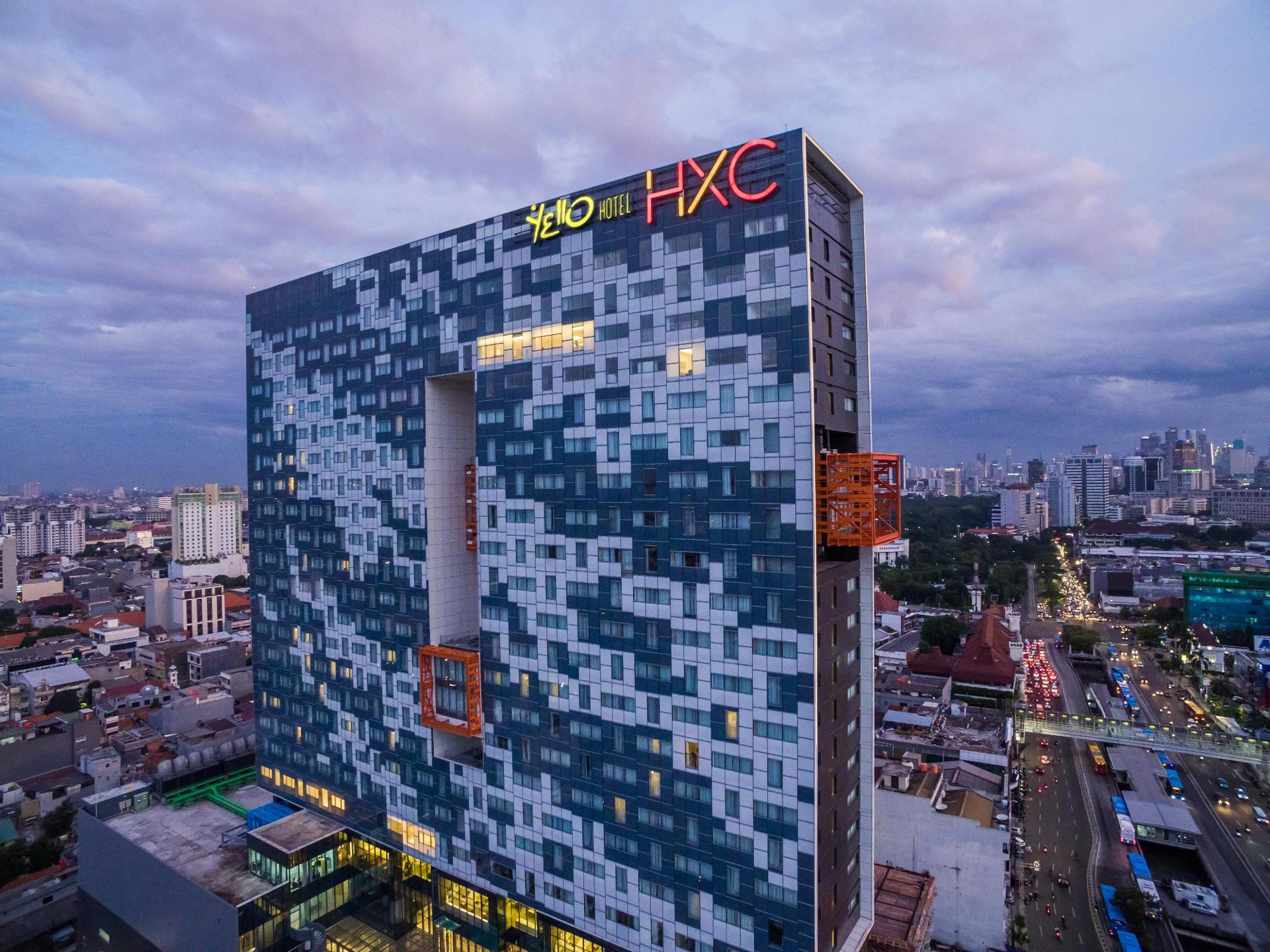 Vista Exterior YELLO Hotel Harmoni Jakarta