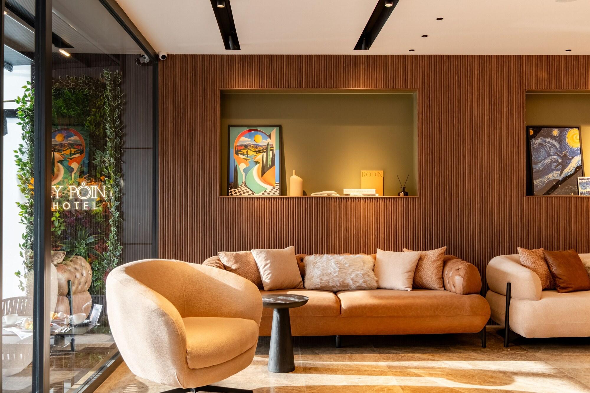 Vista Lobby Fly Point Airport Hotel