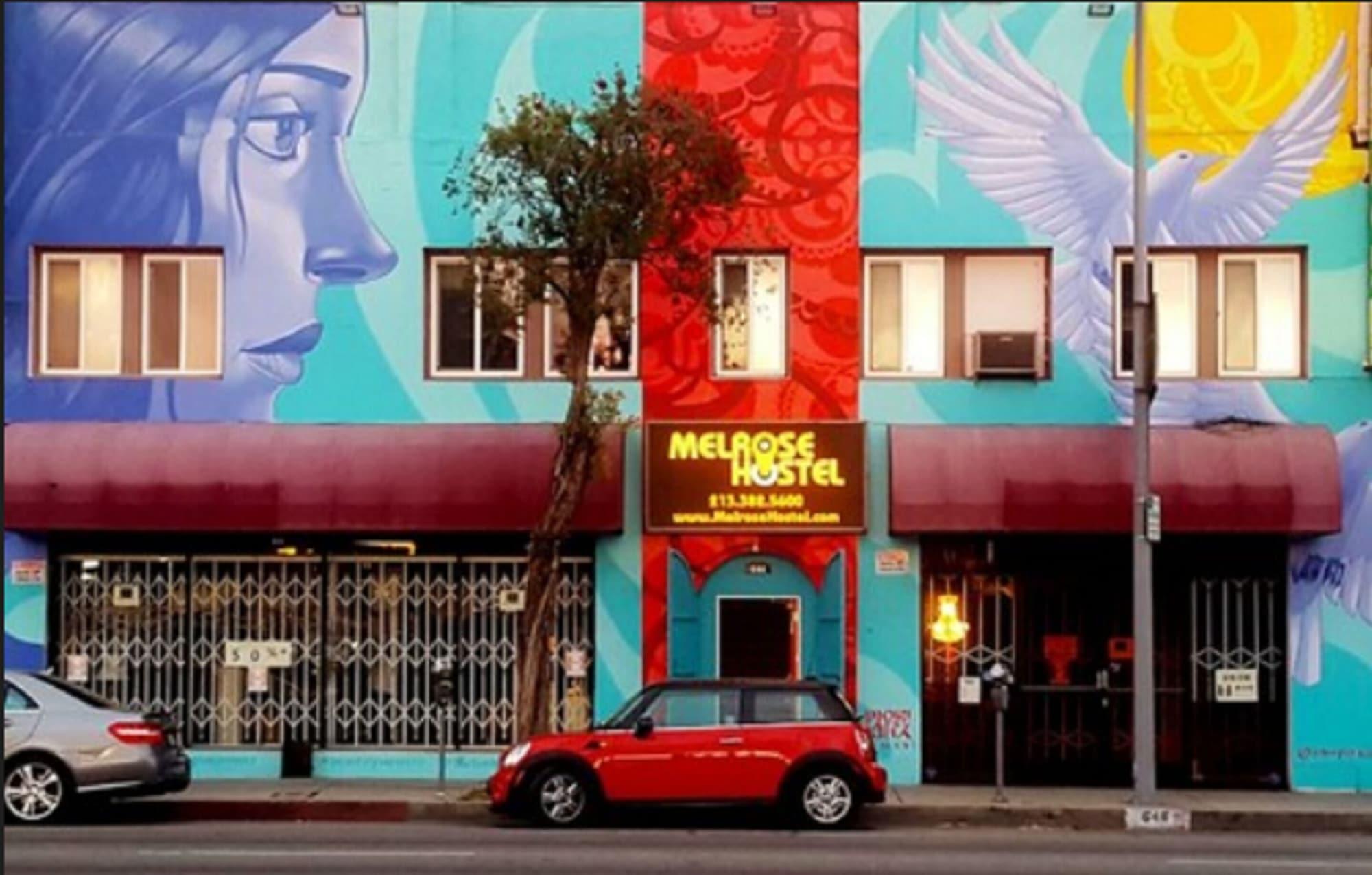 Varios Melrose Hostel
