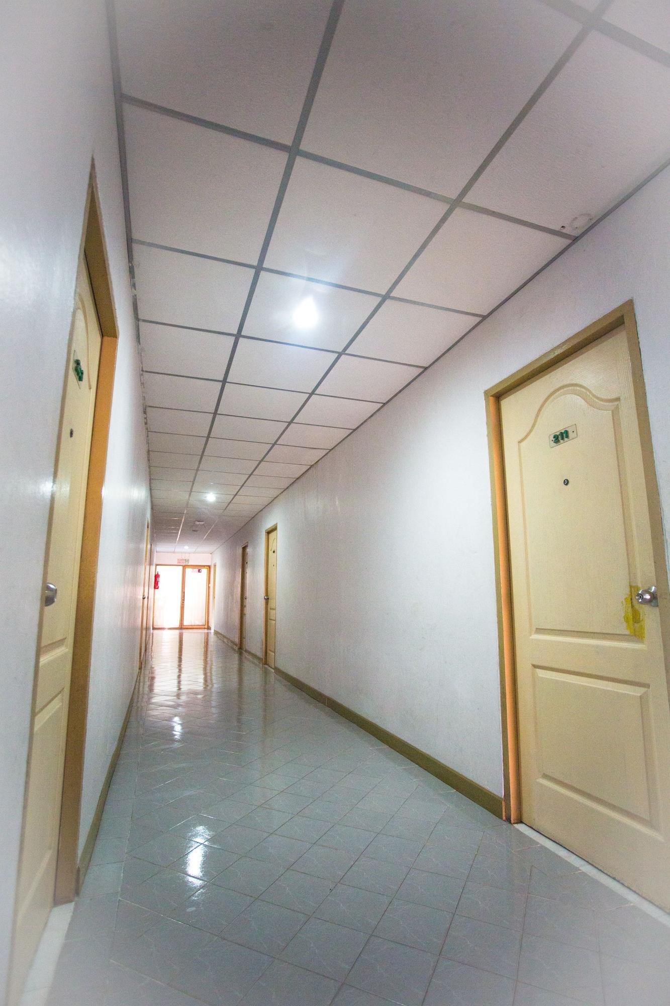 Varios Central Place Hotel