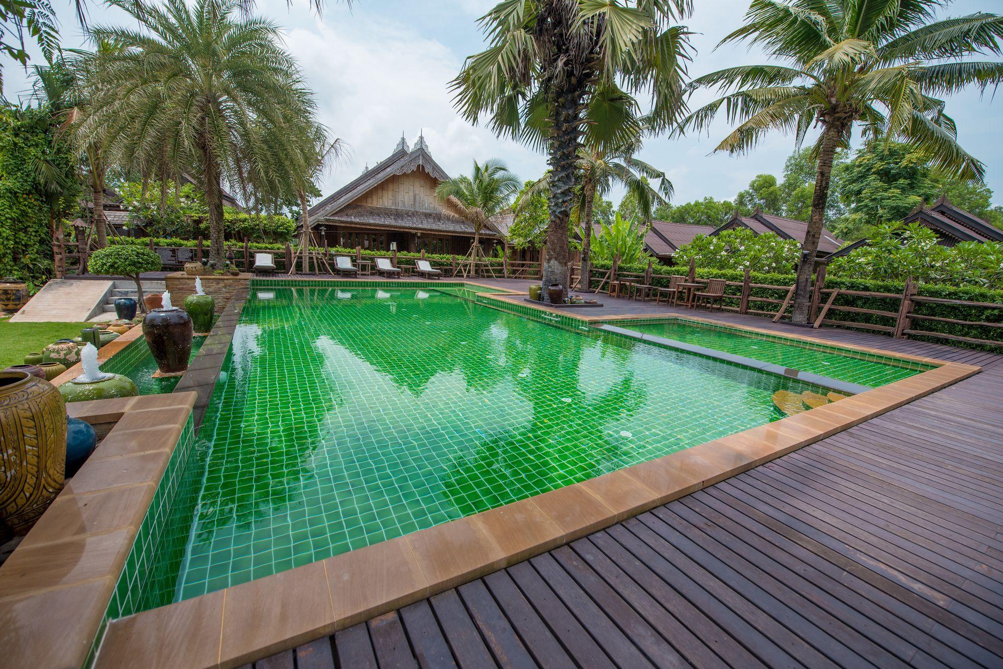 Varios Baan Baitan Resort