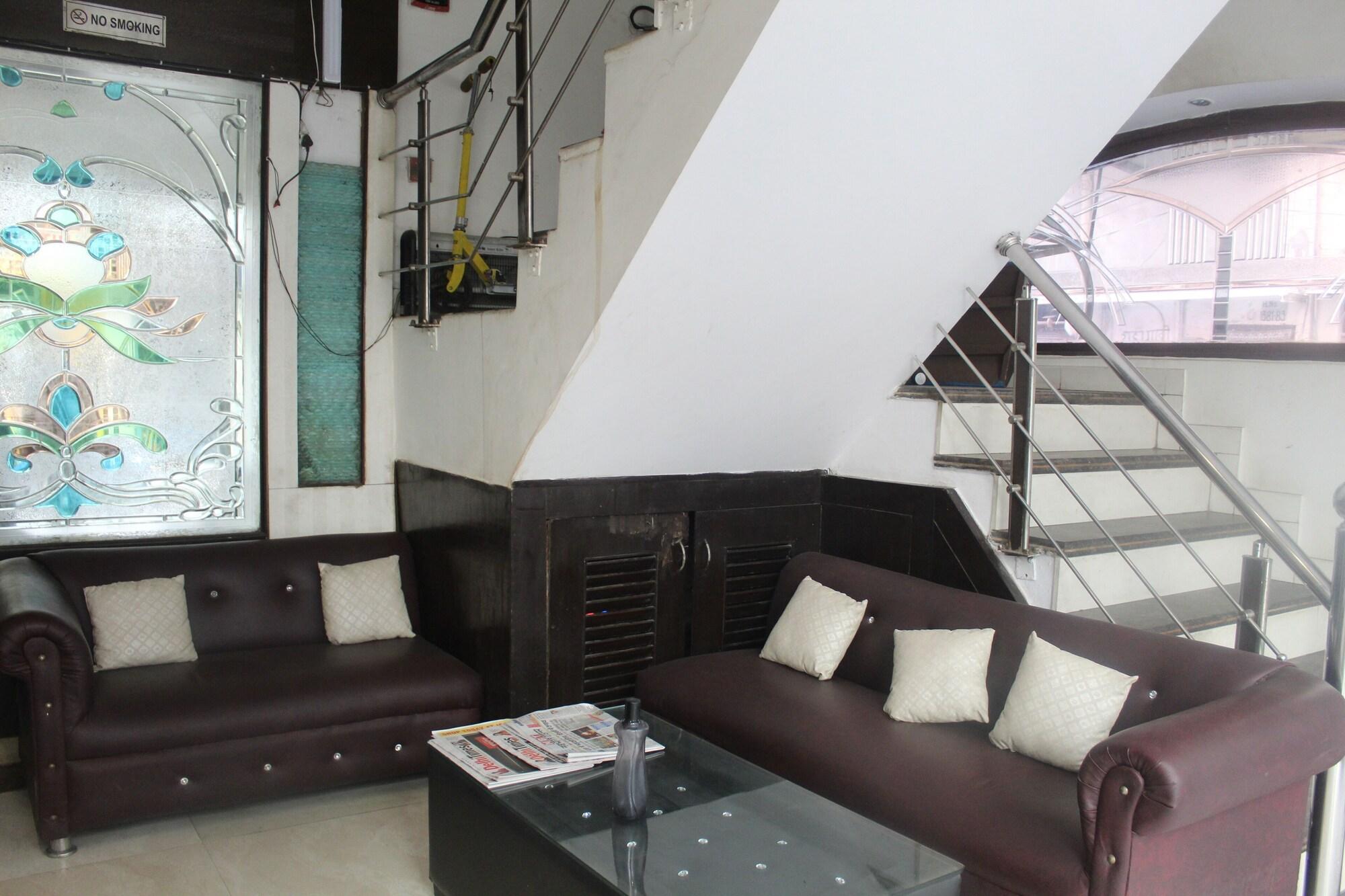 Vista Lobby Snow white DX at New Delhi Railway Stn