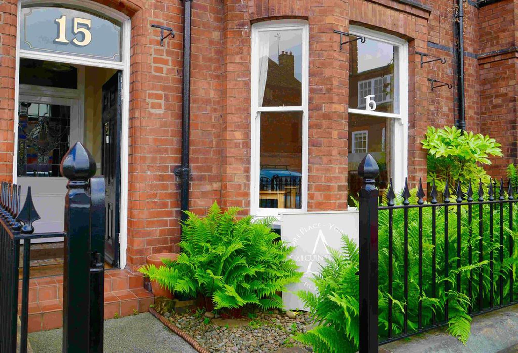 Vista Exterior Alcuin Lodge