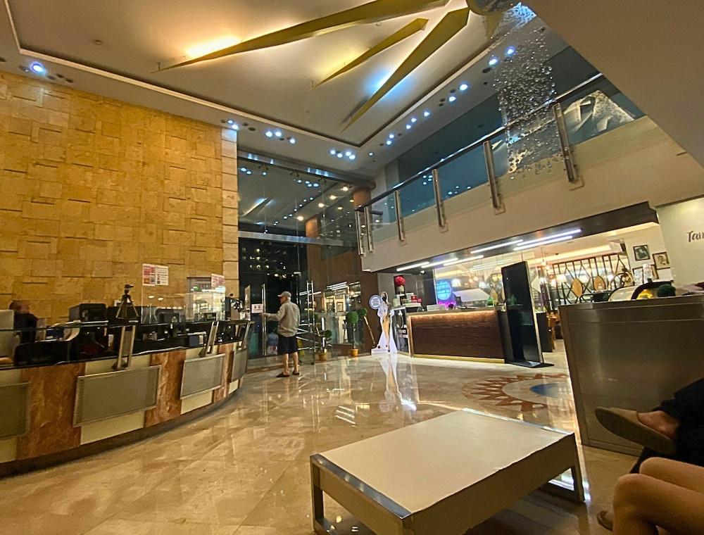 Vista Lobby RentXpressOnline Best Place To Stay