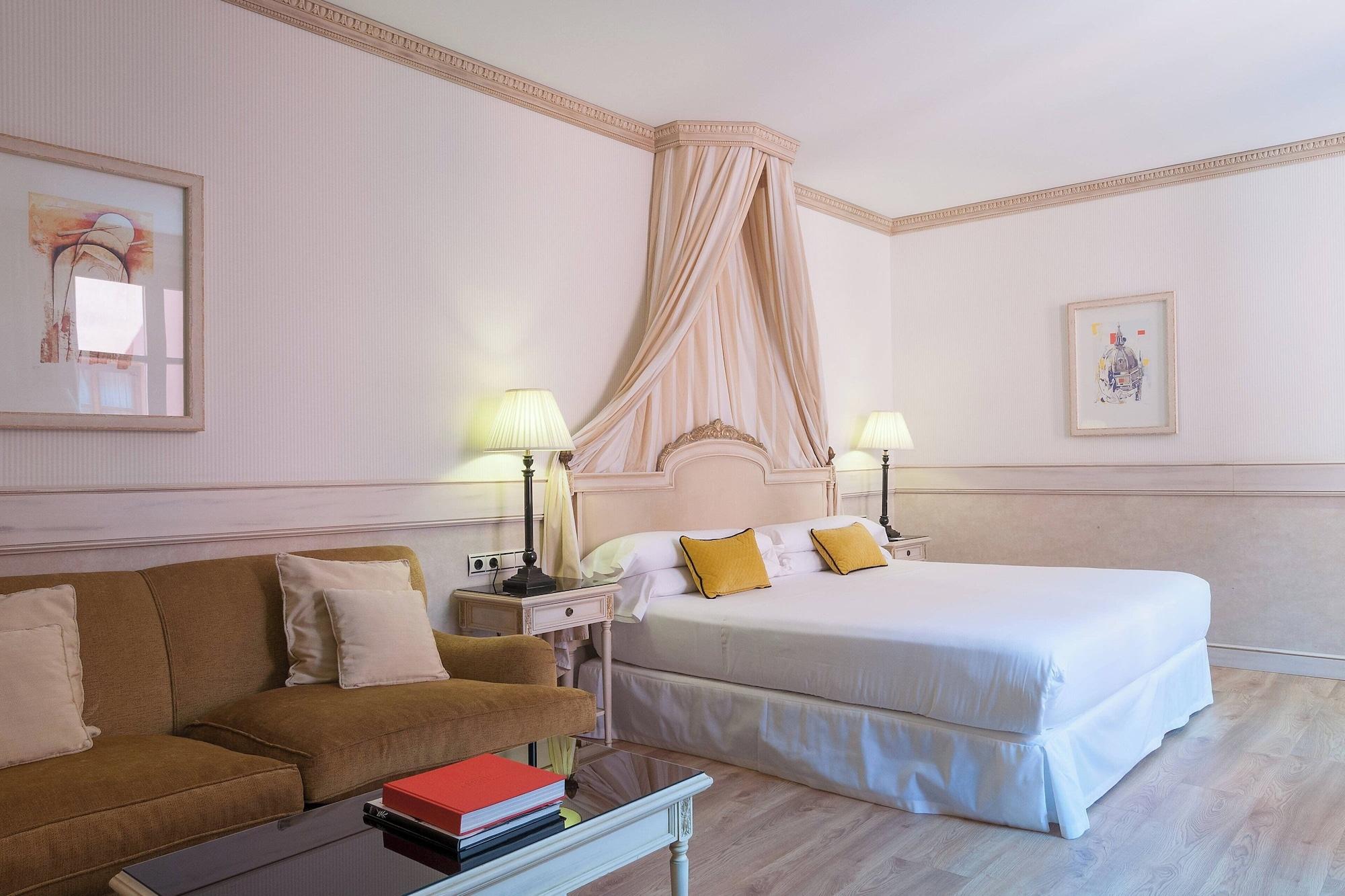 Habitación Eugenia de Montijo, Autograph Collection
