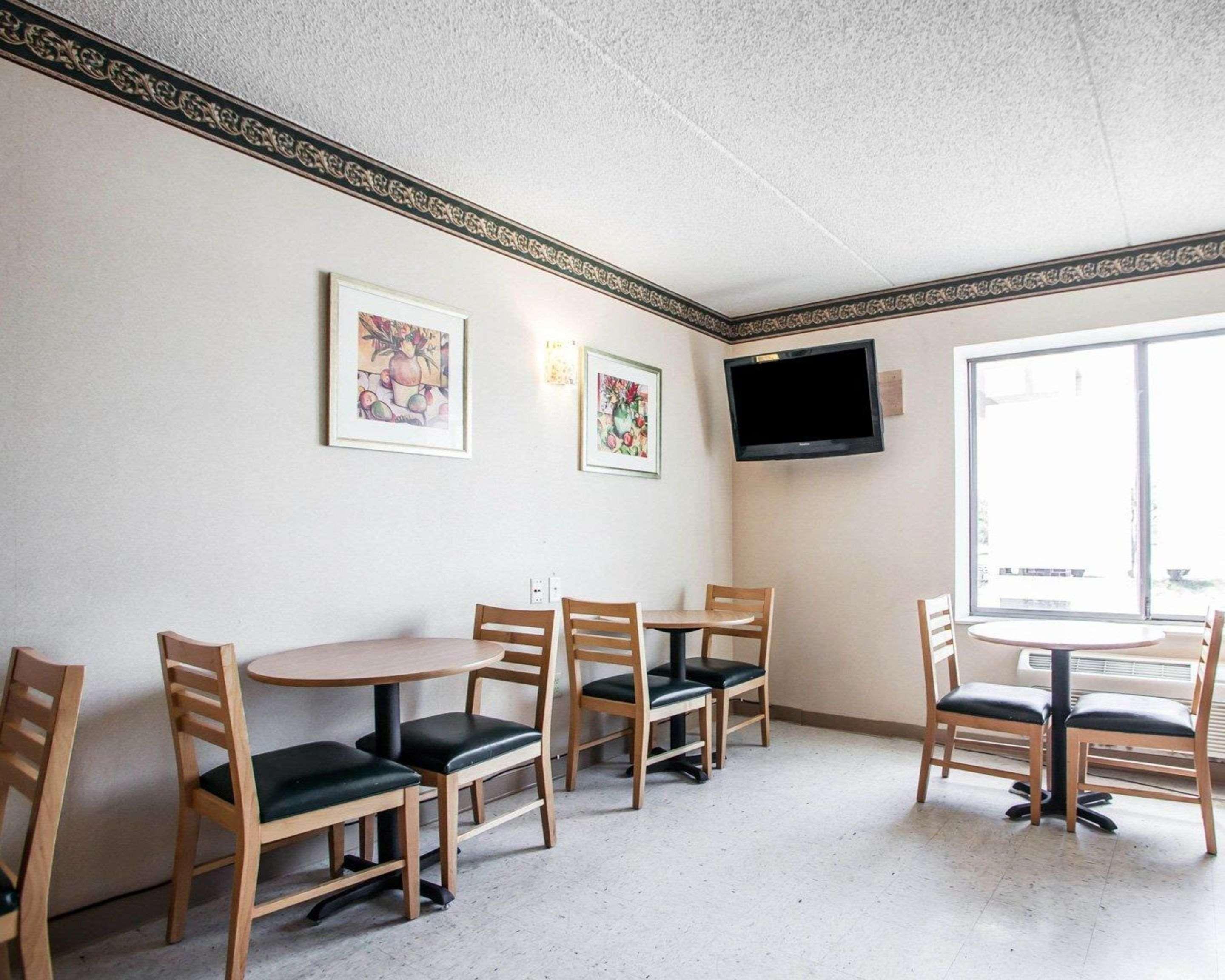 Restaurant Rodeway Inn & Suites Milwaukee Airport