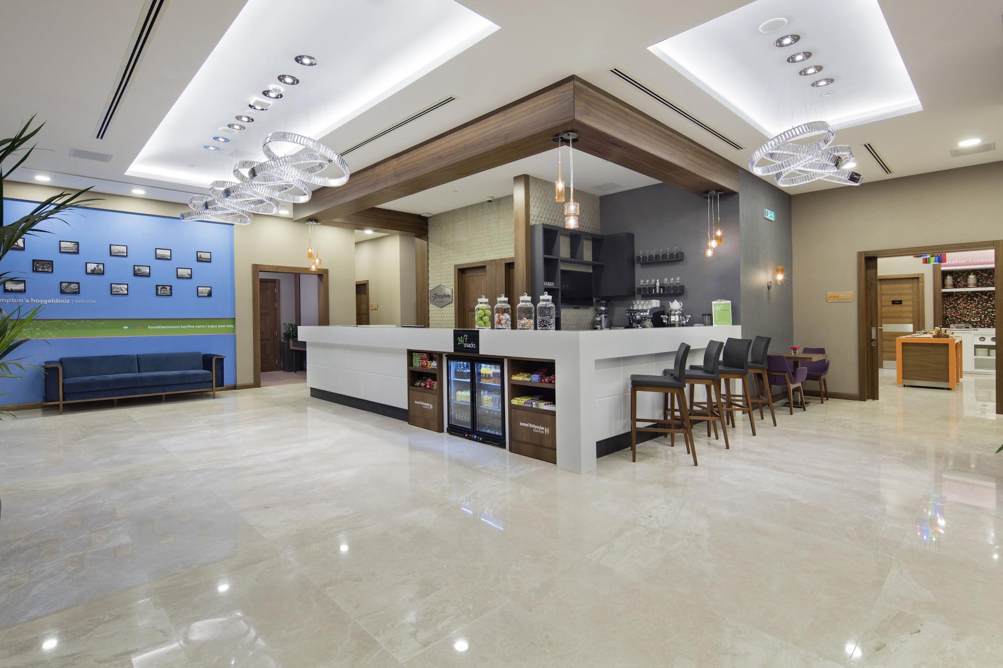 Bar/Salón Hampton by Hilton Istanbul Atakoy