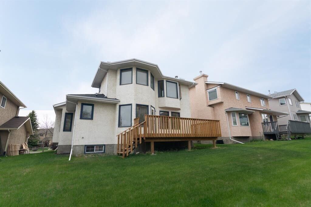 Vista Exterior Calgary Hawkwood service resident