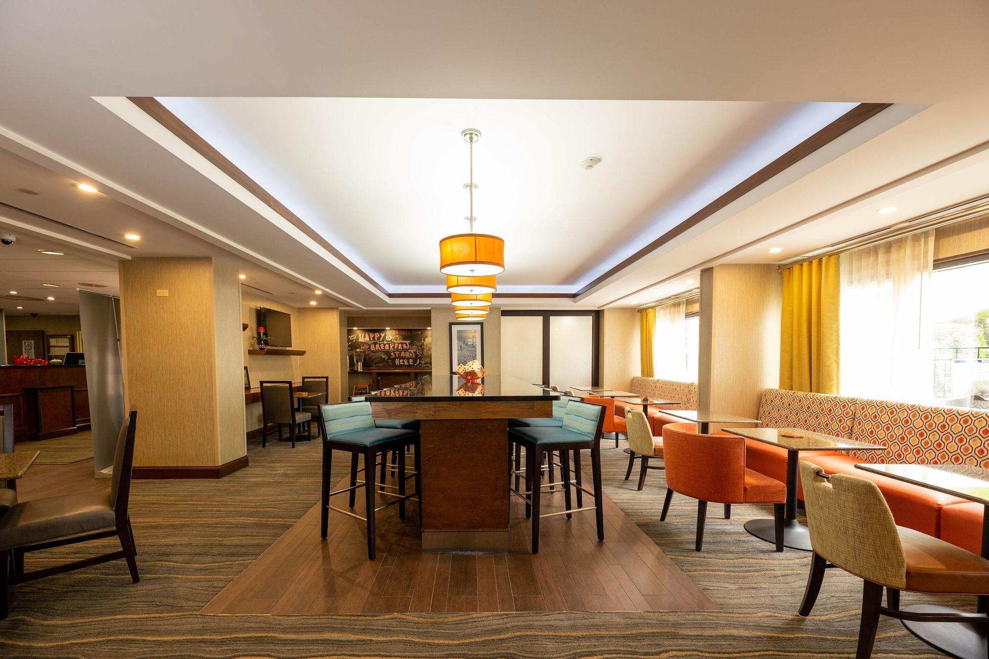 Vista Lobby Hampton Inn Winston-Salem Hanes Mall