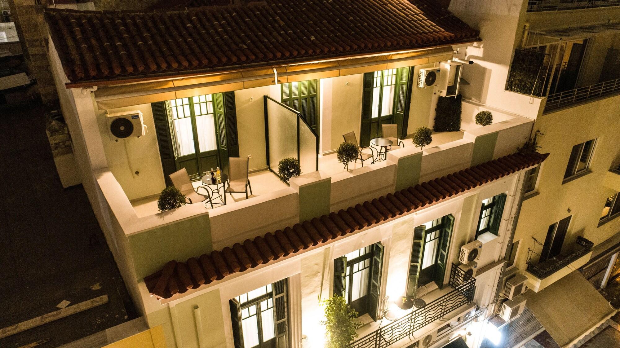 Vista Exterior Pandrosos Divine Suites