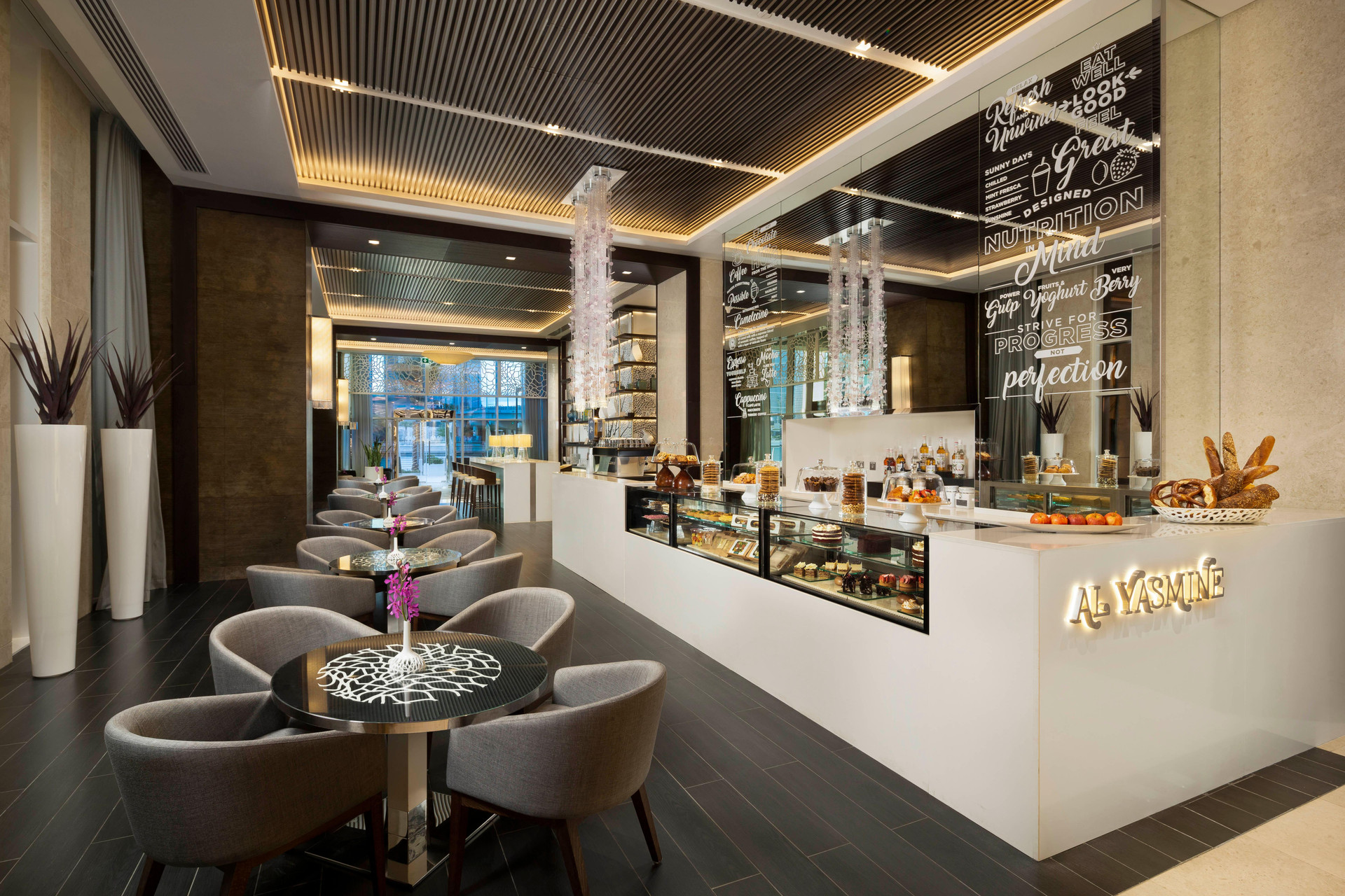 Restaurant Beach Rotana Residences