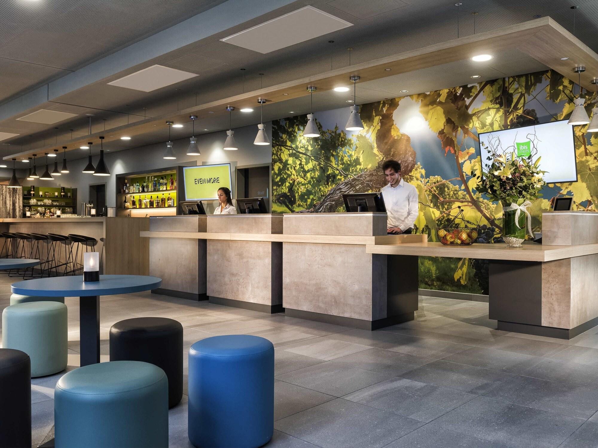 Vista Lobby ibis Styles Stuttgart Vaihingen