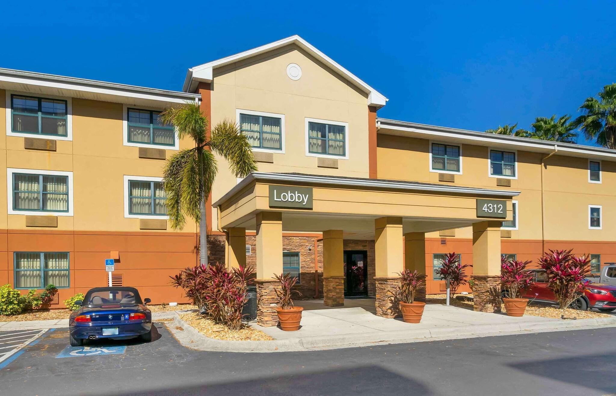 Vista Exterior Extended Stay America Suites Tampa Airport Spruce Street