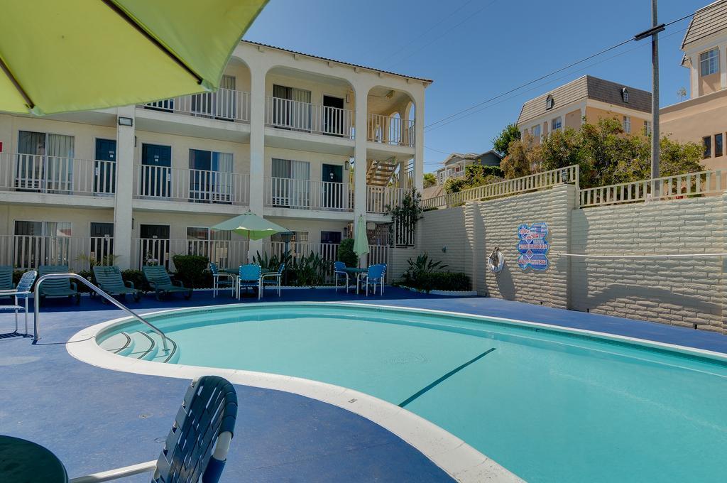 Vista Piscina Vagabond Inn San Pedro