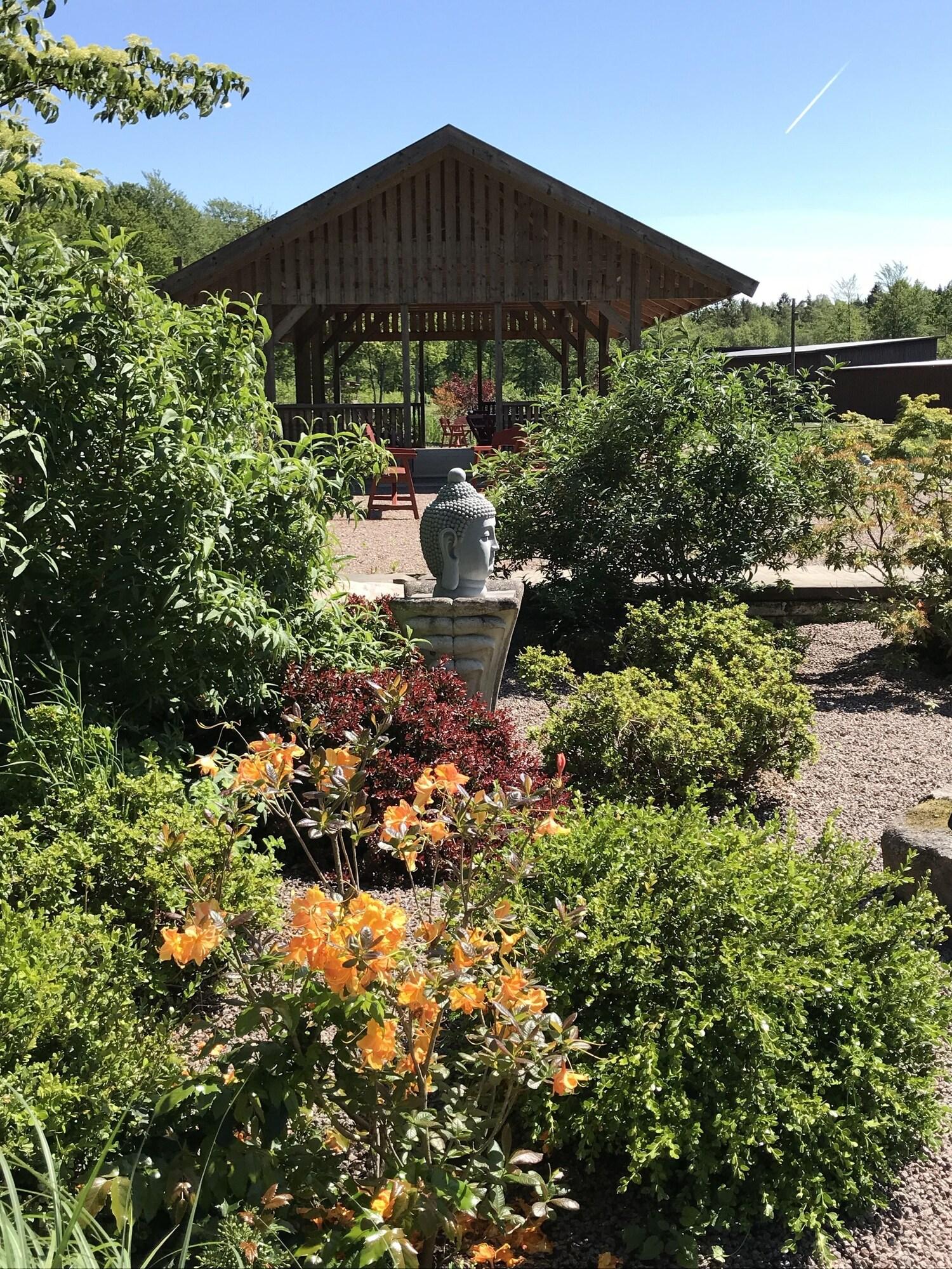 Varios Hillesgården