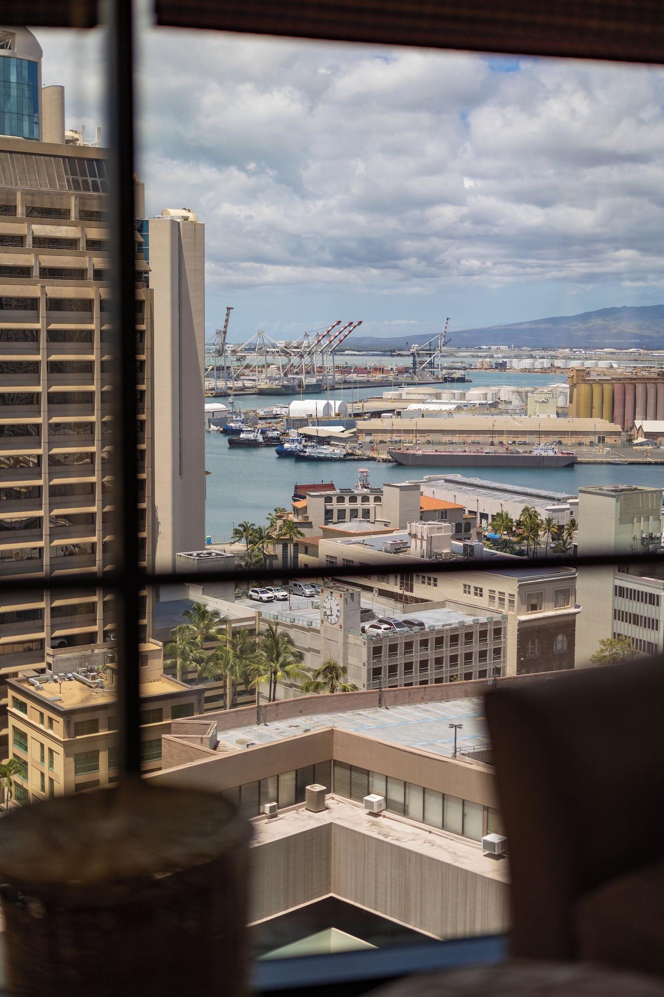Playa Bishop Suites At The Executive Centre