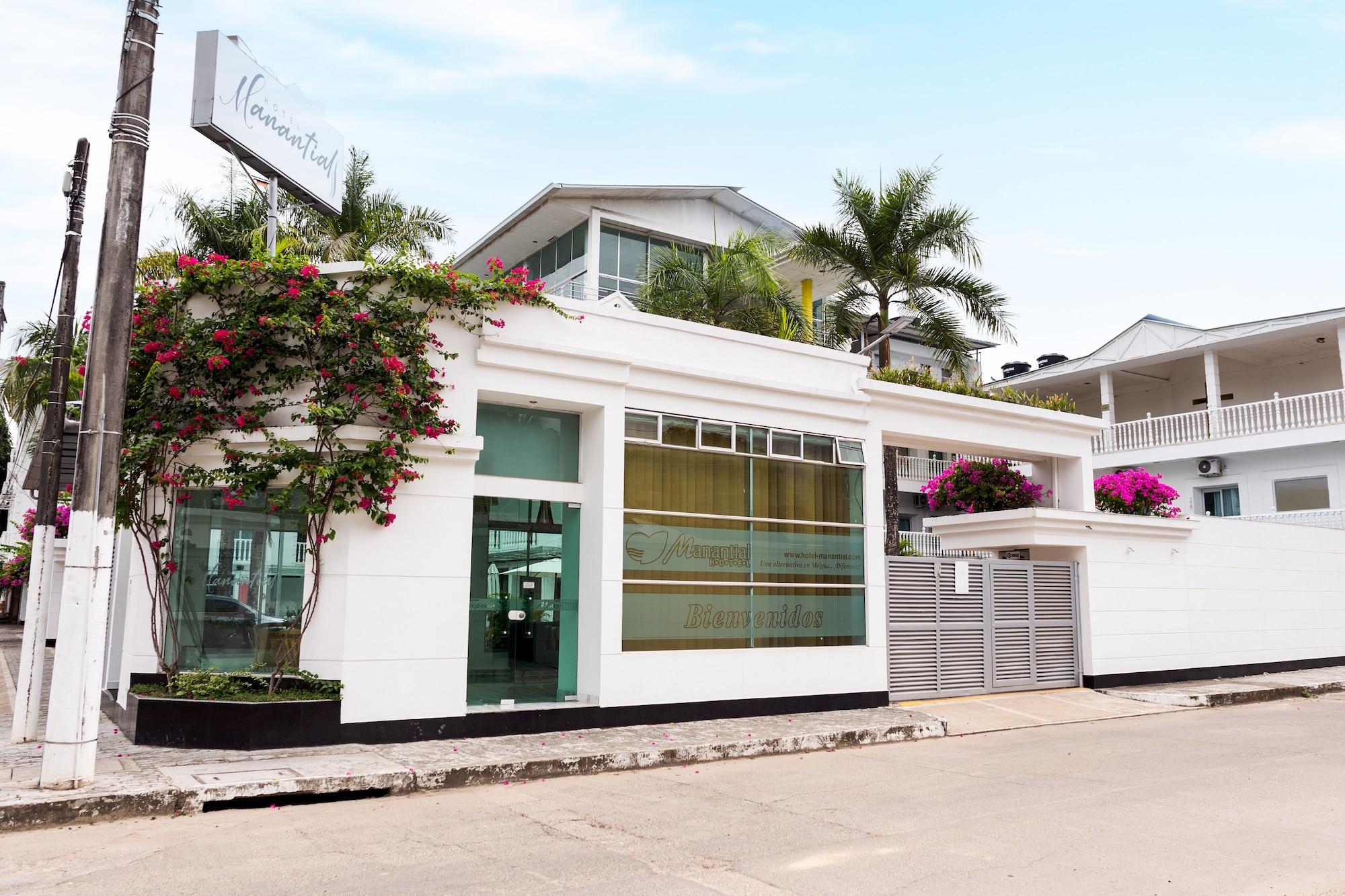 Vista Exterior Hotel Manantial