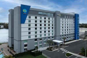 Alojamiento - TRU by Hilton Miami Airport South Blue Lagoon, FL