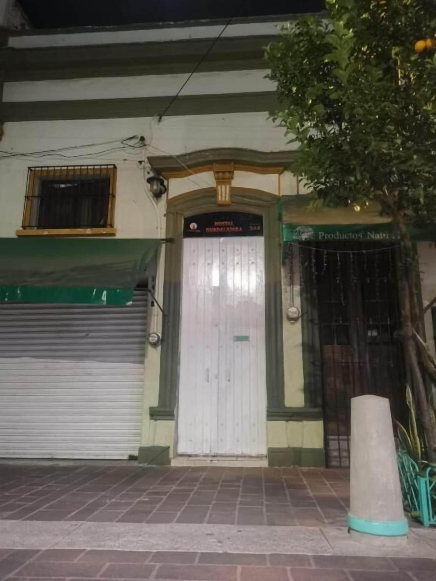 Vista Exterior Hostal Guadalajara