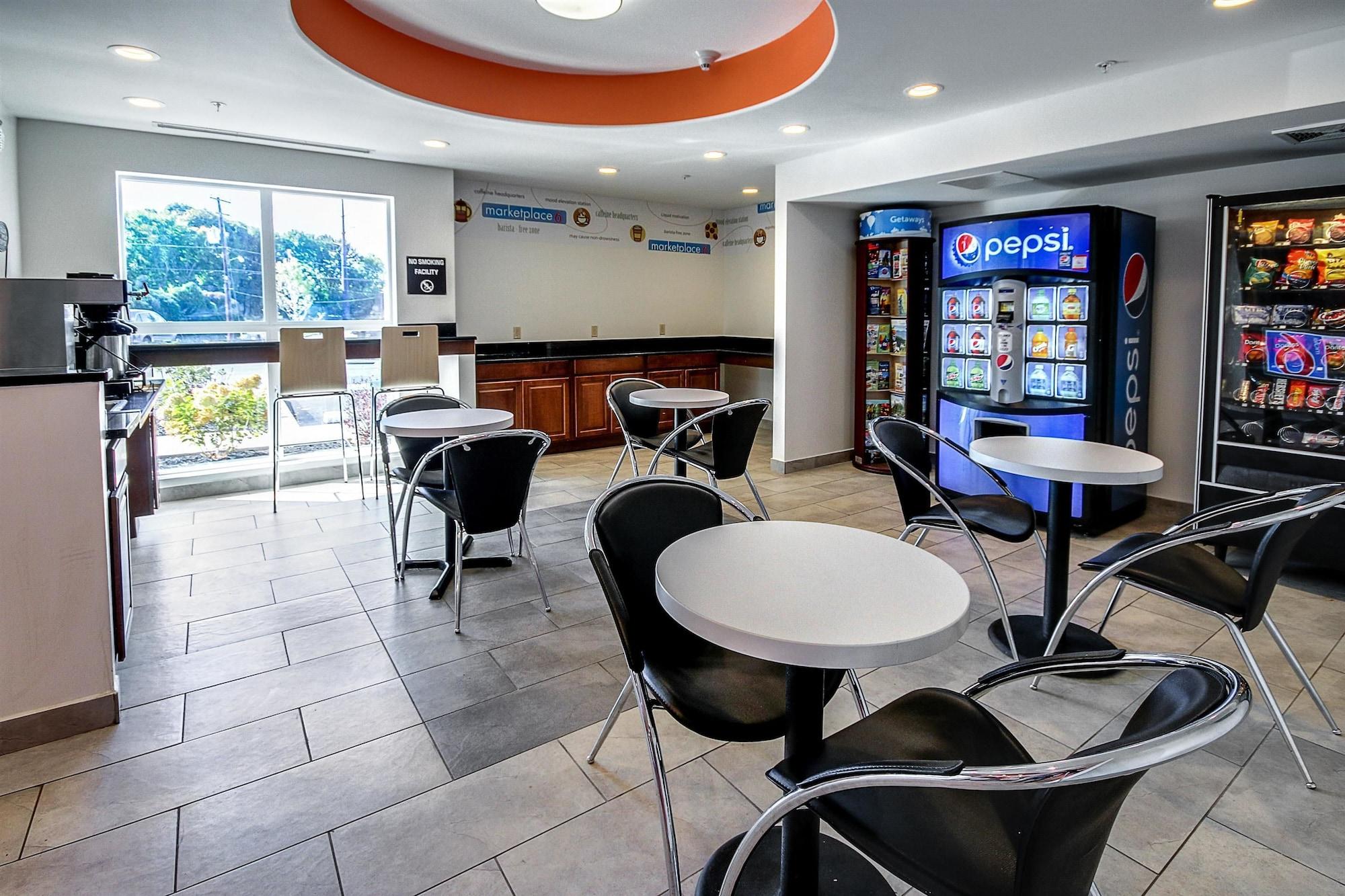 Restaurant Motel 6 Allentown, PA
