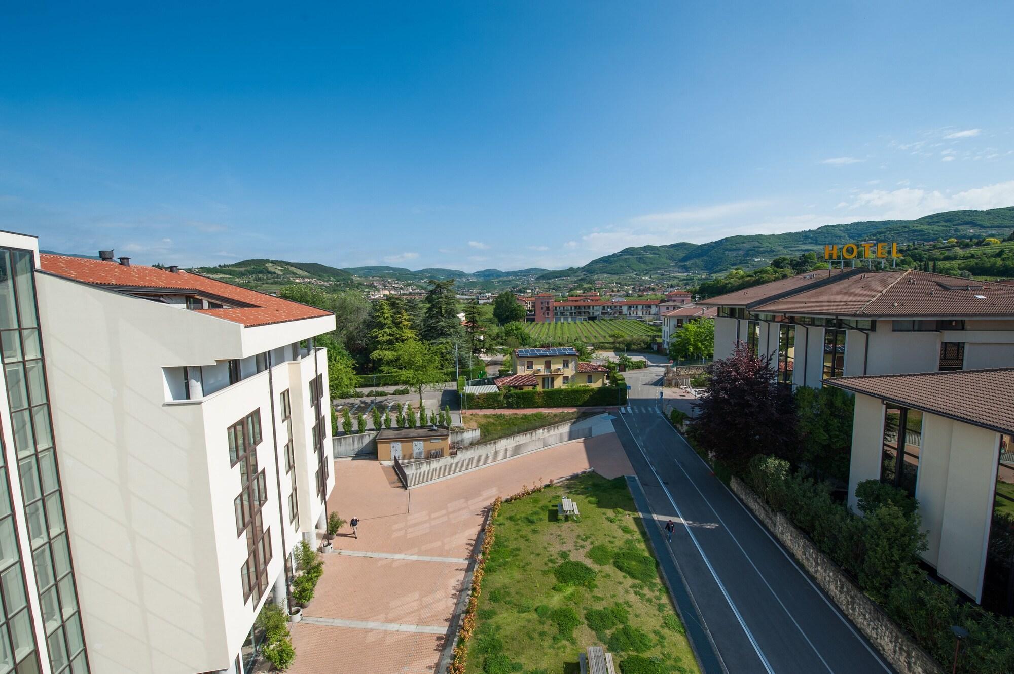 Vista Exterior Kona Hotel Verona