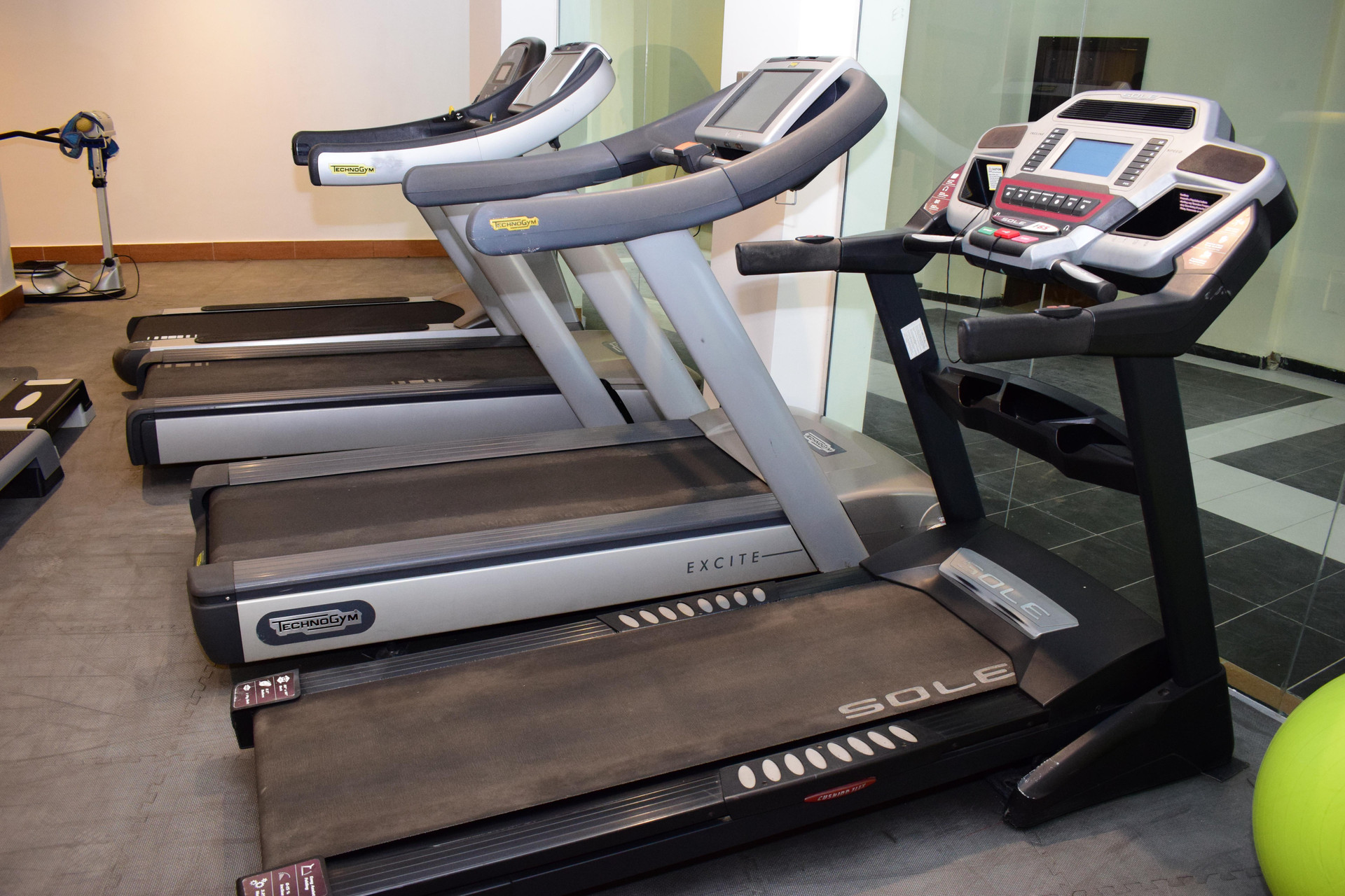 Instalaciones Recreativas Monty Suites & Golf