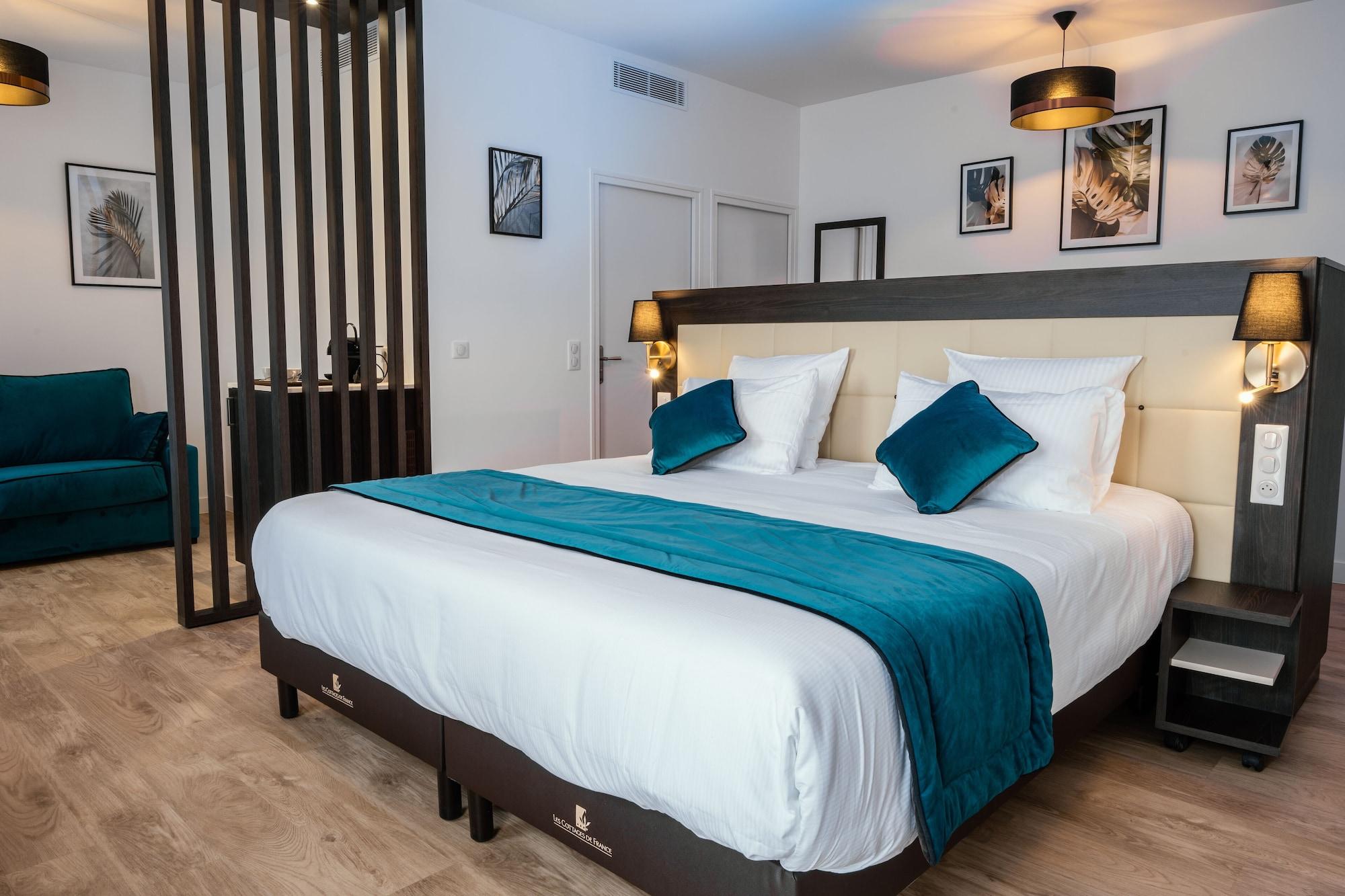 Varios Cottages de France CDG