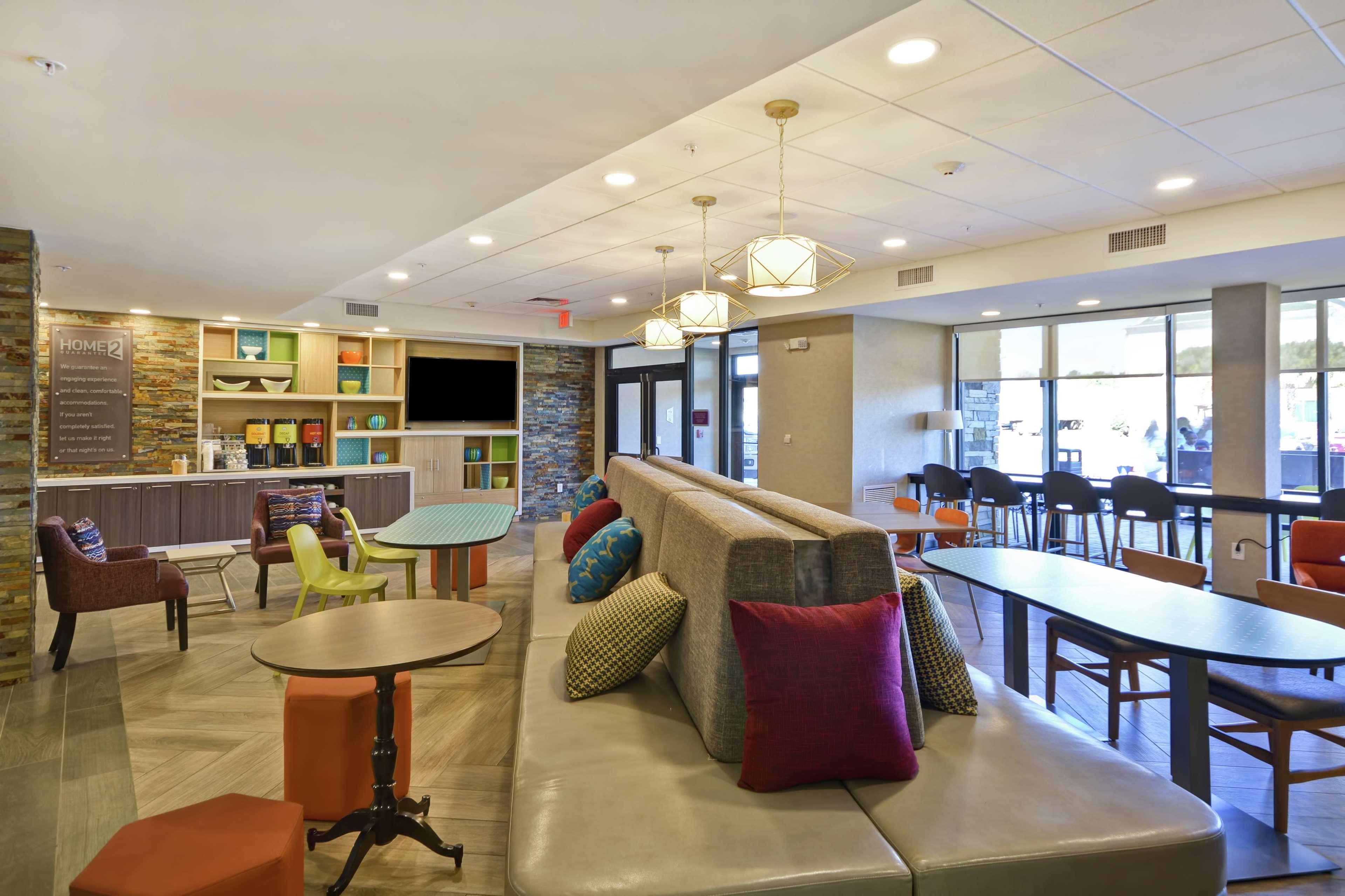 Vista Lobby Home2 Suites by Hilton Warner Robins