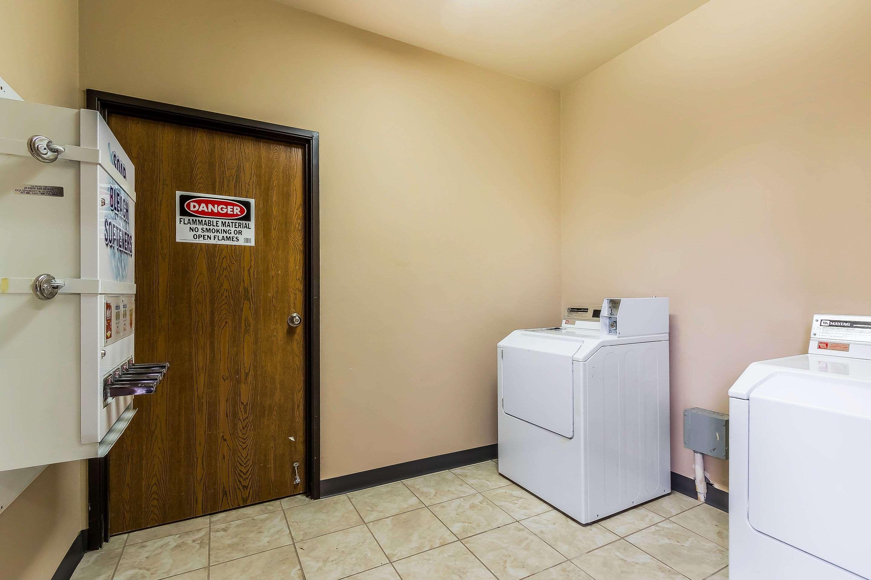 Vista Exterior Quality Inn & Suites