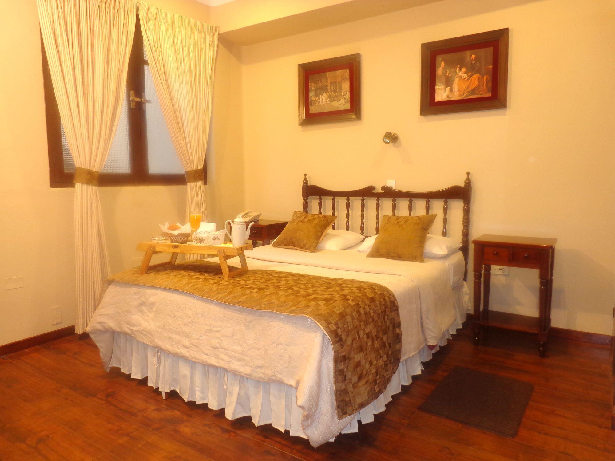 Equipamiento de Habitación Hostal Colonial