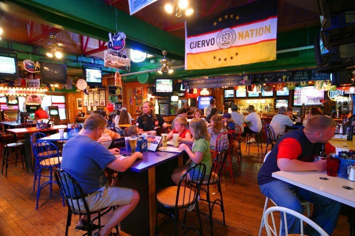 Restaurant Cedar Stables Inn and Suites