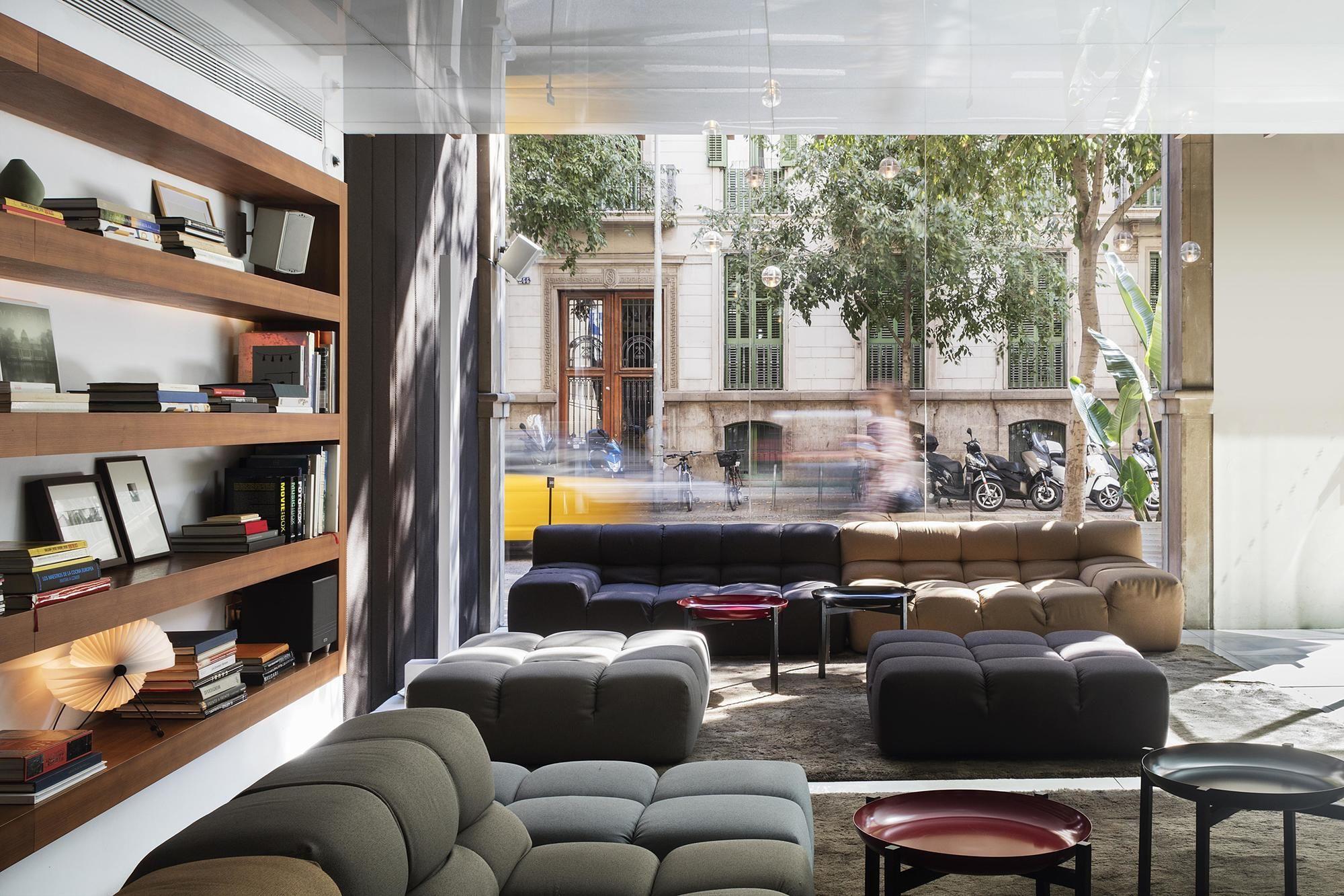 Vista Lobby Alexandra Barcelona Hotel, Curio Collection by Hilton