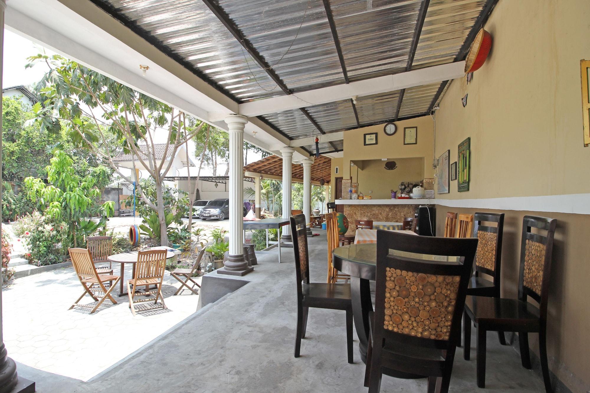 Restaurant RedDoorz near UMY Yogyakarta