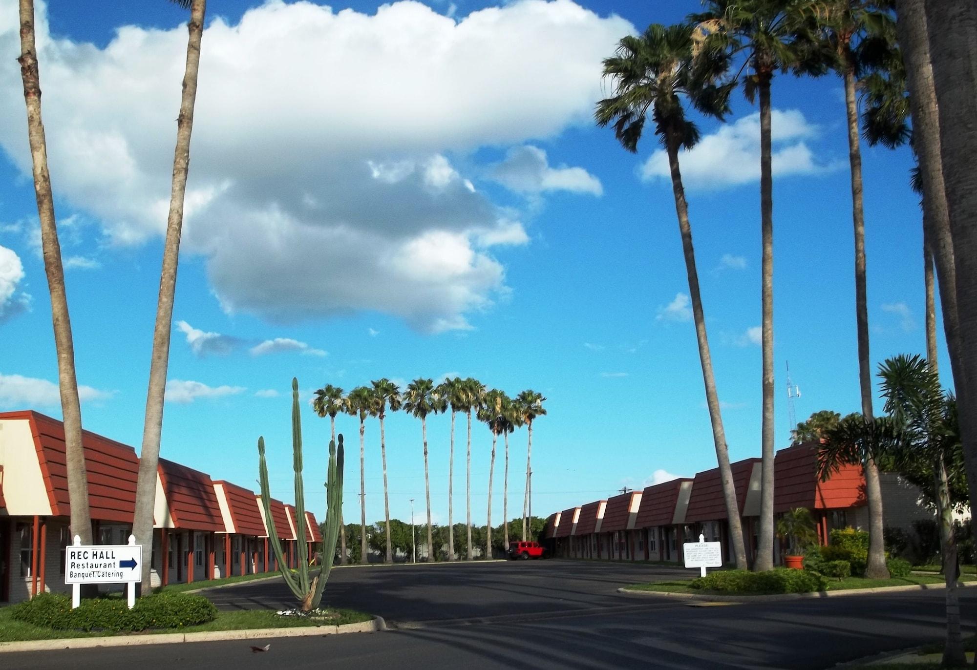Vista Exterior Victoria Palms Inn & Suites