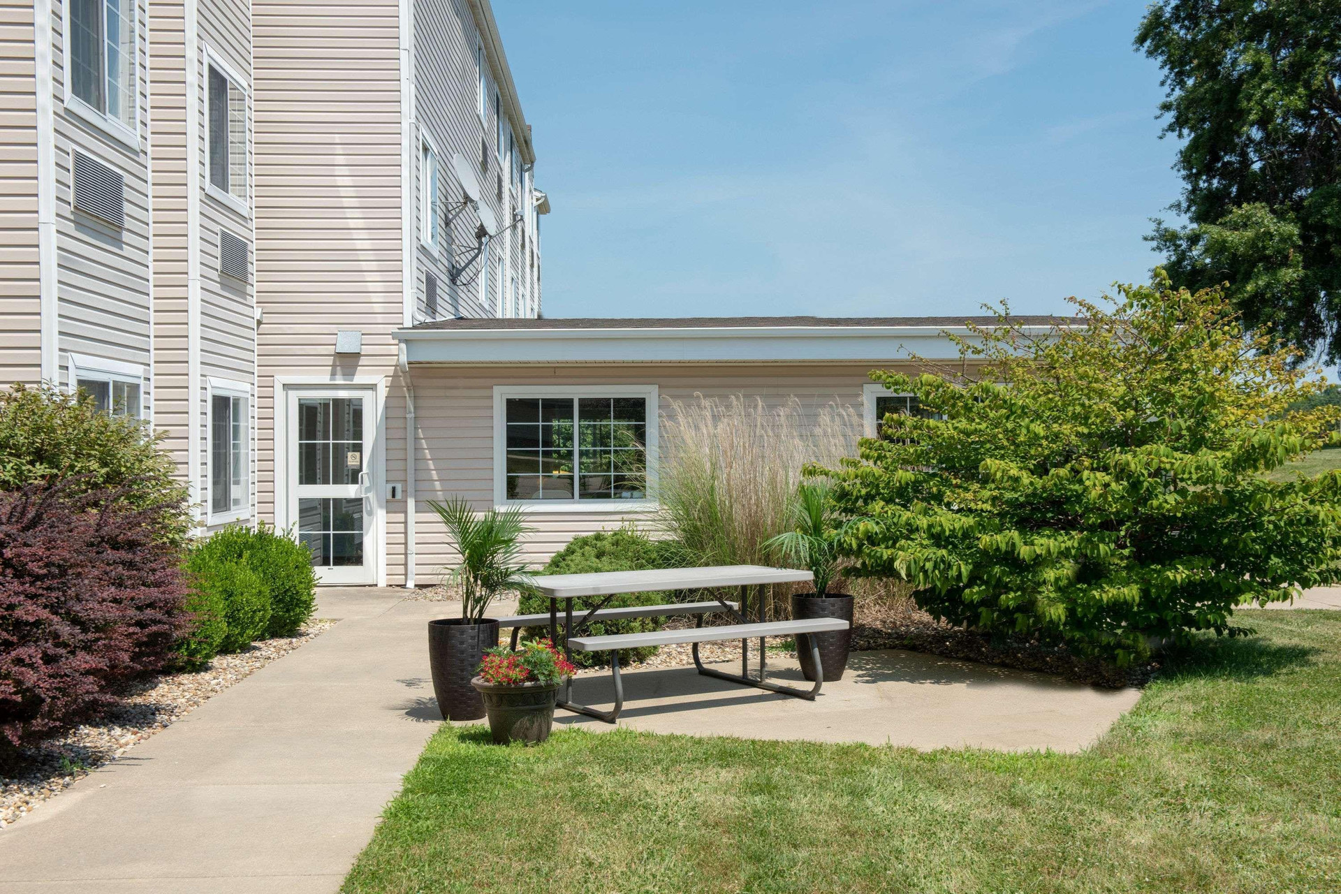 Vista Exterior Microtel Inn & Suites by Wyndham Springfield